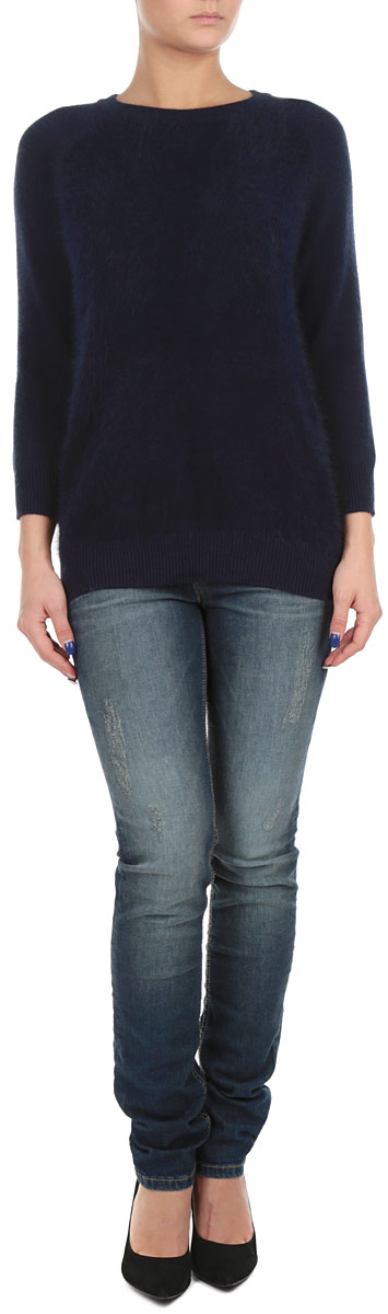 ДжемперB135522_DARK NAVY ДжемперB135522_DARK NAVYСтильный женский джемпер Baon, изготовленный из высококачественного материала, необычайно мягкий и приятный на ощупь, не сковывает движения, обеспечивая наибольший комфорт. Модель свободного кроя, с круглым вырезом горловины и рукавами 3/4. Широкие мягкие резинки по низу и манжетам изделия препятствуют проникновению холодного воздуха. Этот модный и в тоже время комфортный джемпер станет отличным дополнением вашего гардероба!