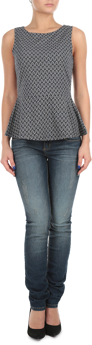 Топ1032384.00.71_6800 Топ1032384.00.71_6800Стильный женский топ Tom Tailor Denim без рукавов будет прекрасным дополнением к вашему гардеробу. Модель с оригинальным принтом дополнена широкой баской . Круглый вырез и проймы обработаны бейкой для предотвращения деформации ткани. Этот топ отлично дополнит ваш образ и позволит выделиться из толпы.