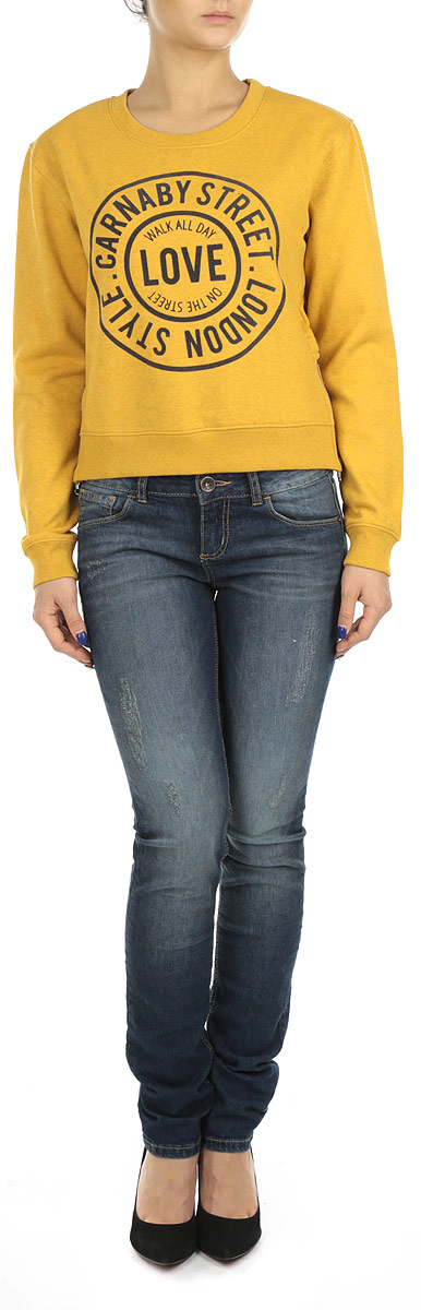 СвитшотSSWCOCARIO1 HI/GRY029 СвитшотSSWCOCARIO1 HI/GRY029Стильный женский свитшот Tally Weijl, изготовленный из высококачественного хлопка с добавлением полиэстера и вискозы, мягкий и приятный на ощупь, не сковывает движений и обеспечивает наибольший комфорт. Модель с длинными рукавами и круглым вырезом горловины оформлена спереди принтовыми надписями и по бокам дополнена металлическими молниями, придающими изделию оригинальность. Горловина и низ изделия дополнены трикотажной резинкой. На рукавах также имеются широкие трикотажные манжеты, не стягивающие запястья. Свитшот Tally Weijl послужит отличным дополнением к вашему гардеробу. В нем вы будете чувствовать себя уютно в прохладное время года.