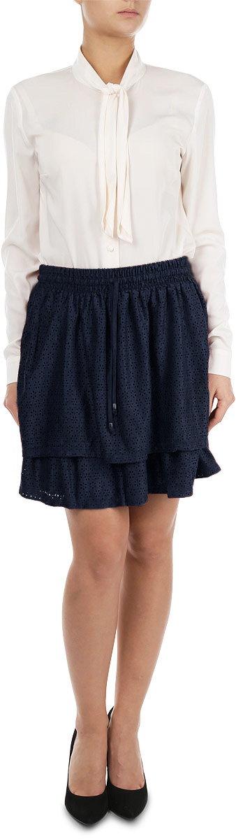 Юбка5513007.00.71_3537 Юбка5513007.00.71_3537Стильная юбка Tom Tailor Denim, выполненная из высококачественных материалов, приятная на ощупь, не сковывает движения, обеспечивая наибольший комфорт. Мини-юбка в поясе дополнена резинкой и текстильным шнурком. Спереди модель дополнена небольшим декоративным элементом с изображением логотипа бренда. Эта модная юбка станет отличным дополнением к вашему гардеробу.