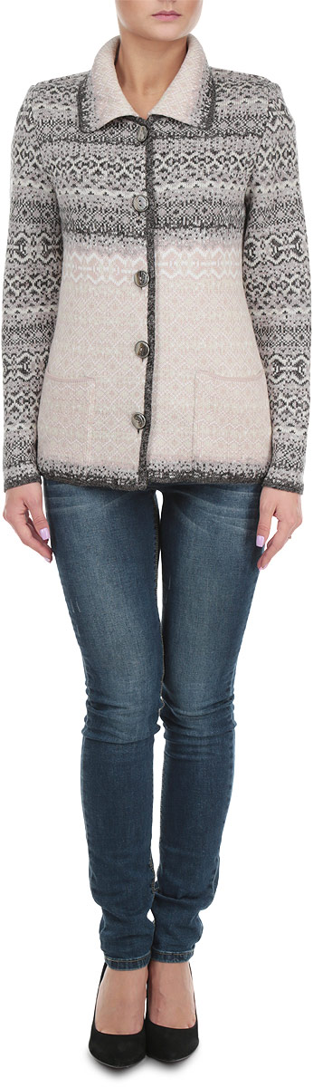 Кофта женская. 10501050 Кофта женская. 10501050Стильная женская кофта Milana Style из мягкого трикотажа идеально впишется в ваш гардероб и согреет вас в прохладные дни. Изделие, изготовленное из высококачественного материала, хорошо держит форму и не сминается. Спереди изделие дополнено двумя накладными карманами. Модель с отложным воротником и длинными рукавами застегивается на пластиковые пуговицы по всей длине. Эта модная кофта подарит вам комфорт и станет прекрасным дополнением к вашему гардеробу.