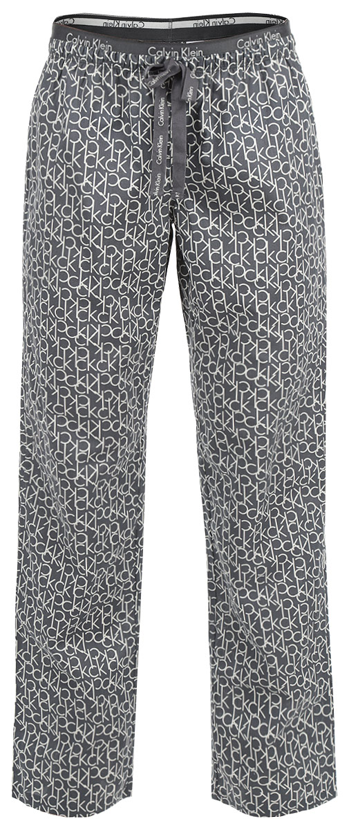 Брюки пижамные женские. QS1682EG01QS1682EG01 Брюки пижамные женские. QS1682EG01QS1682EG01Женские пижамные брюки Calvin Klein Underwear подарят настоящий комфорт своей обладательнице. Выполненные из натурального хлопка, они легкие, приятные к телу, отлично пропускают воздух. Брюки свободного кроя имеют на талии широкую резинку, дополненную надписями с названием бренда. Модель оформлена принтом с надписями по всей поверхности. На поясе брюки декорированы ажурными петельками и бантиком. Брюки станут идеальным дополнением к вашему гардеробу, в них вы будете чувствовать себя комфортно и уютно!