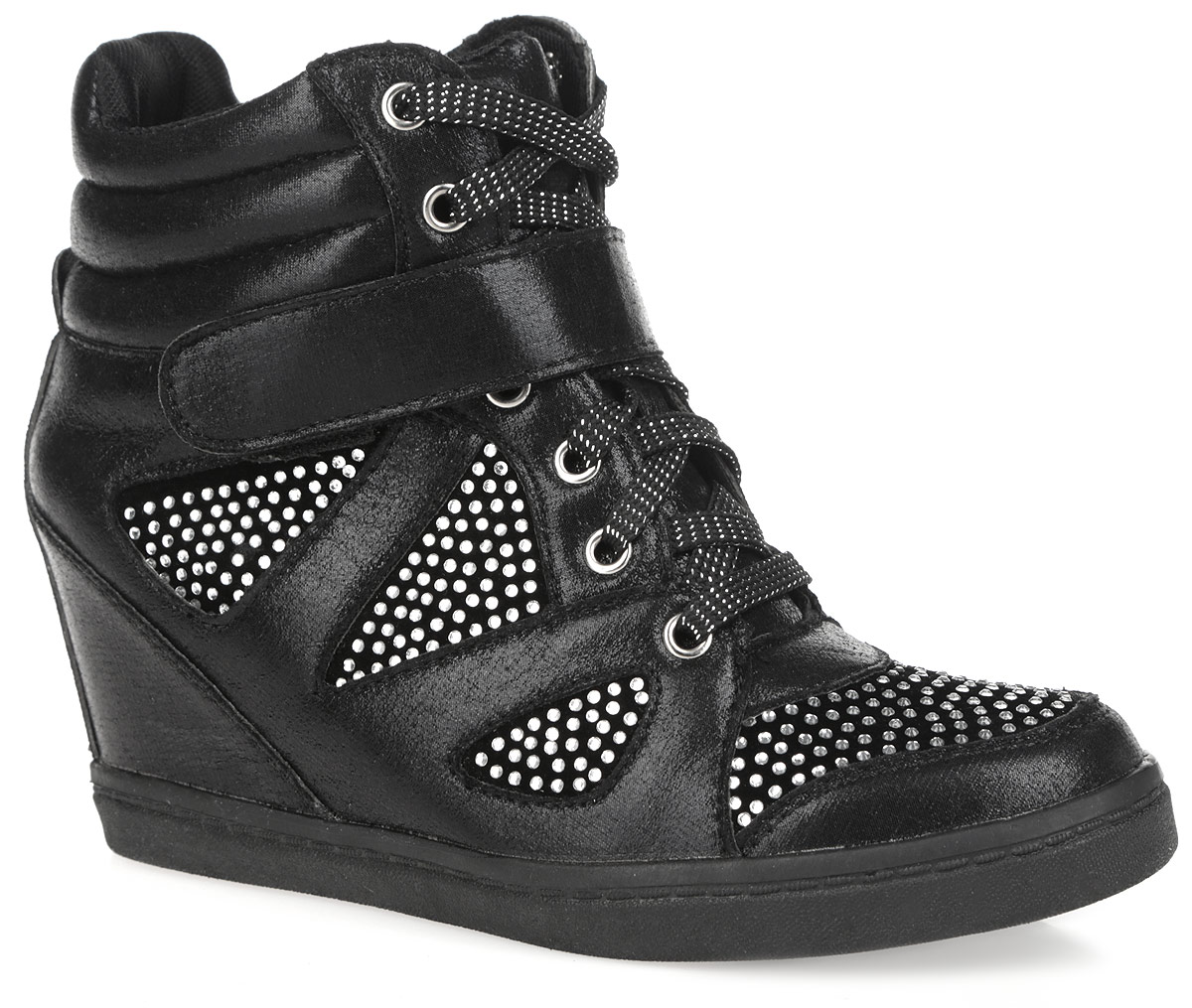 Сникерсы женские. 9150-029150-02/BLACK Сникерсы женские. 9150-029150-02/BLACKМодные женские сникерсы Burlesque покорят вас с первого взгляда. Модель выполнена из текстиля с блестящей поверхностью и дополнена вставками из искусственной замши, украшенными россыпью страз. Верх изделия оформлен шнуровкой и ремешком на застежке-липучке, которые надежно зафиксируют обувь на ноге и отрегулируют объем. Подкладка, изготовленная из текстиля, и стелька - из ЭВА материала с покрытием из искусственной кожи, обеспечат ногам уют. Верх голенища по канту декорирован горизонтальной строчкой. Задник дополнен наружным ремешком. Танкетка умеренной высоты - устойчива. Подошва из полимерного термопластичного материала с рельефным протектором обеспечивает отличное сцепление с любой поверхностью. В этих сникерсах вашим ногам будет комфортно и уютно. Они подчеркнут ваш стиль и индивидуальность.