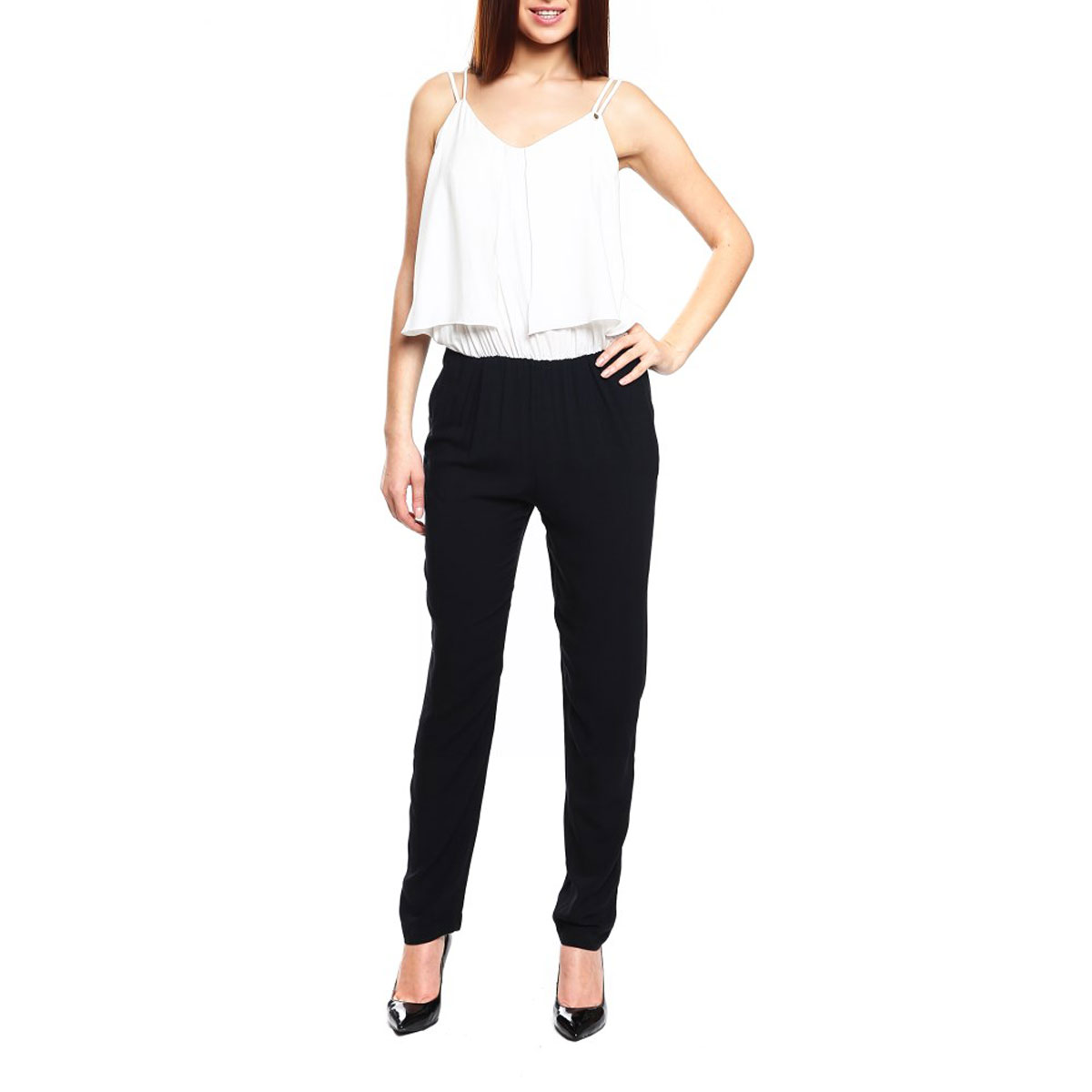 Комбинезон71171-141207T offwhite - black Комбинезон71171-141207T offwhite - blackМодный женский комбинезон Topsandtops выполнен из высококачественного материала в классическом цветовом сочетании. Модель прямого кроя с резинкой на талии, на двойных тонких регулируемых бретельках на спинке застегивается на пуговицы. Изделие с V-образным вырезом горловины и прямыми свободными брючинами по бокам дополнено втачными карманами. На груди изделие декорировано разлетающимися полочками, создающими легкий объемный силуэт. Модель подчеркнет все достоинства вашей фигуры. Элегантный комбинезон - отличный выбор как на каждый день, так и для создания эффектного вечернего образа.