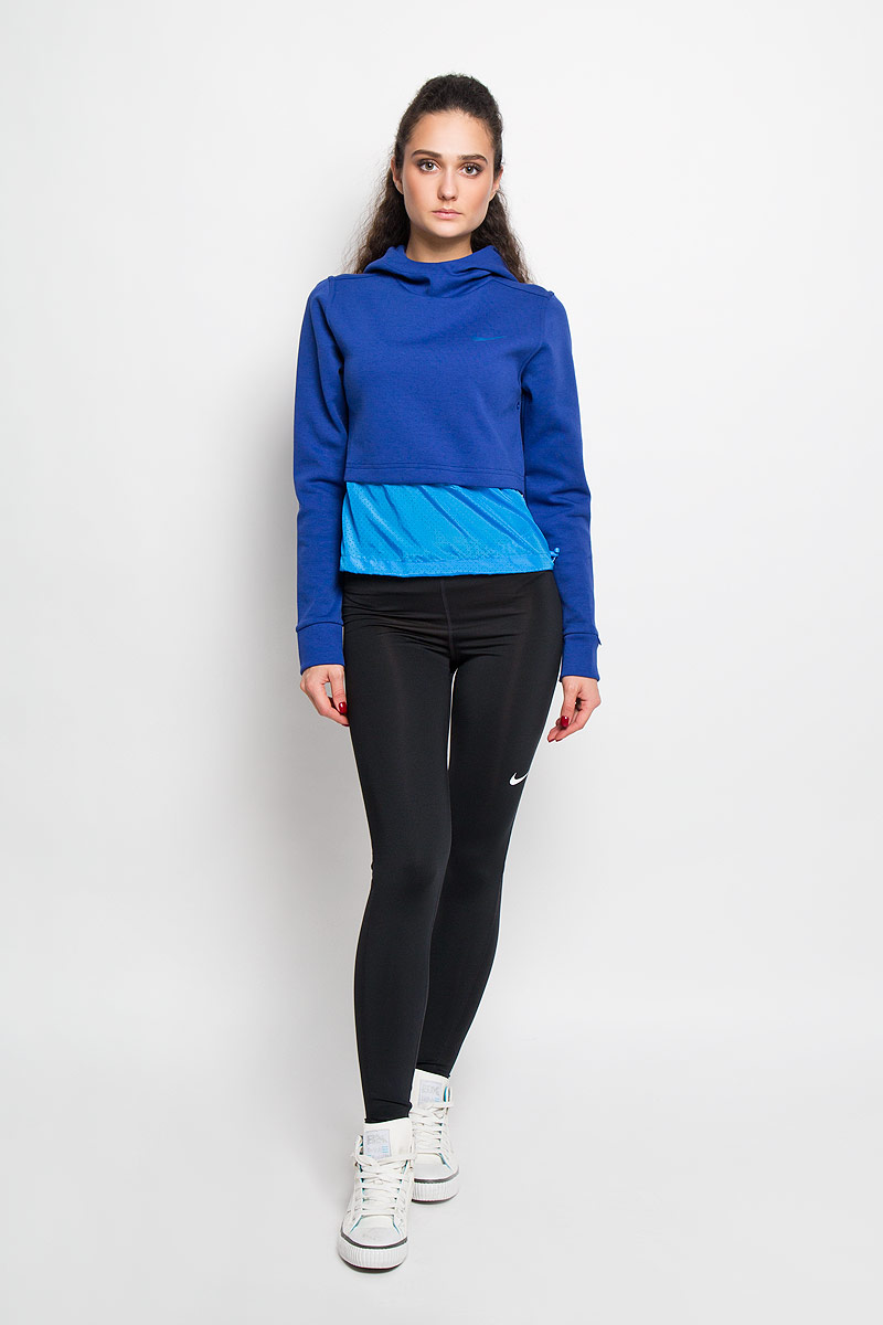 Толстовка725718-455 Толстовка725718-455Толстовка женская Nike Advance 15 Fleece Hoody, выполненная из хлопка с добавлением полиэстера, идеально подойдет для активного отдыха, прогулок или занятий спортом. Толстовка очень мягкая и приятная на ощупь, не сковывает движения и позволяет коже дышать, обеспечивая комфорт. Толстовка с капюшоном и длинными рукавами оформлена двойным эффектом. На капюшоне предусмотрена хлопковая подкладка. Верхняя часть изделия выполнена из хлопкового материла, а нижняя - из тонкого полиэстера с мелкой перфорацией. Спинка и капюшон декорированы вставкой, однотипной низу изделия. Низ толстовки затягивается эластичной кулисой с фиксатором. Рукава с манжетами обеспечивают плотное прилегание к телу. На левом рукаве расположен небольшой врезной карман для мелочей на скрытой застежке-молнии. На груди толстовка украшена термоаппликацией логотипа бренда Nike. Современный дизайн и отличное качество делают эту толстовку стильным и практичным предметом женской одежды. Такая модель подарит вам...