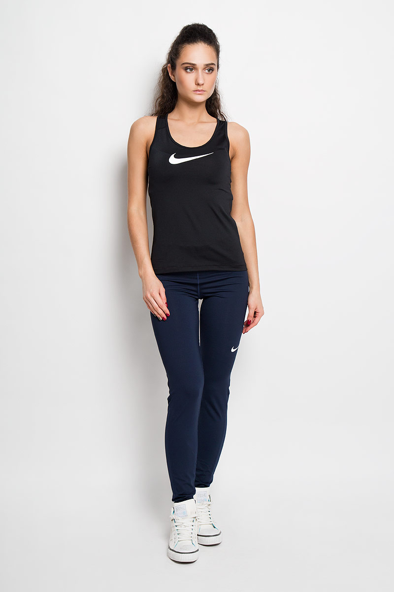 Майка725489-010 Майка725489-010Женская спортивная майка Nike Pro Cool Tank сочетает в себе необходимые во время активных тренировок качества. Технология Dri -FIT с влагоотводящими свойствами поддерживает тело сухим и гарантирует комфорт. Модель имеет приталенный силуэт, что замечательно для наслоения или ношения соло. Мелкая перфорация на спинке и плечах позволяет сохранять прохладу во время повышенных нагрузок на тренировках. Майка с круглым вырезом горловины оформлена логотипом Nike на груди. Плоские швы не натирают и не раздражают кожу. Спинка удлинена с закругленным краем. Это прекрасный вариант для занятий спортом как на улице, так и в помещении.