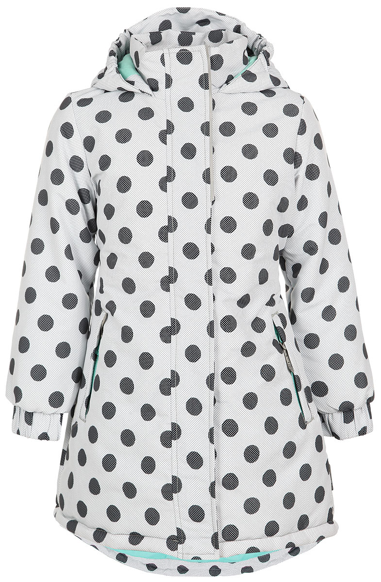 Куртка116BBGB4502 Куртка116BBGB4502Стильная куртка для девочки Button Blue Active, изготовленная из водонепроницаемой и ветрозащитной ткани, идеально подойдет ребенку для активного отдыха. Грязеотталкивающее покрытие повышает износостойкость модели, что обеспечивает ей отличный внешний вид на всем протяжении носки. Материал обладает антиаллергенными свойствами, хорошей воздухопроводимостью. В качестве утеплителя используется полиэстер, который максимально сохраняет тепло. Удлиненная куртка с капюшоном и воротником-стойкой застегивается на пластиковую молнию с защитой подбородка и дополнительно имеет внешнюю ветрозащитную планку на липучках и кнопках. Капюшон не отстегивается, присборен по краям на эластичные резинки. Спереди расположены два прорезных кармана на застежках-молниях. Манжеты на рукавах дополнены широкими эластичными резинками. На талии по спинке предусмотрена вшитая широкая эластичная резинка. Спинка модели удлинена. Имеются светоотражающие элементы для безопасности ребенка в темное...