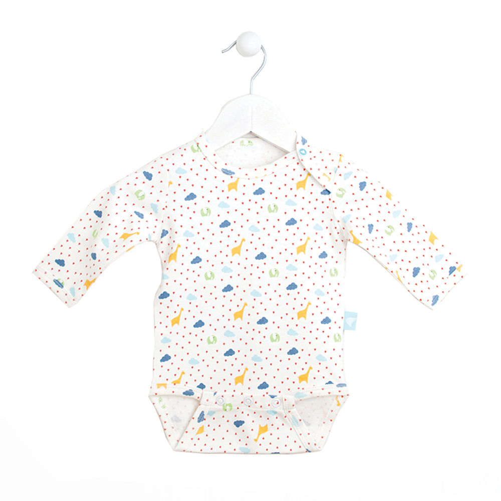 Боди с длинным рукавом для мальчика It Rains Love. bd11001bd11001 Боди с длинным рукавом для мальчика It Rains Love. bd11001bd11001Боди для мальчика Babydays из коллекции It Rains Love послужит идеальным дополнением к гардеробу вашего малыша в теплое время года, обеспечивая ему наибольший комфорт. Боди с длинными рукавами изготовлено из натурального хлопка, благодаря чему оно необычайно мягкое и легкое, не раздражает нежную кожу ребенка и хорошо вентилируется. Плотный трикотажный материал (195 г/м) делает изделие качественным, прочным и износостойким. Модель имеет удобный запах на плече. Круглый вырез горловины и застежки-кнопки на ластовице помогают легко переодеть младенца и сменить подгузник. Оформлено боди оригинальным принтом с веселыми рисунками. Боди полностью соответствует особенностям жизни ребенка в ранний период, не стесняя и не ограничивая его в движениях.