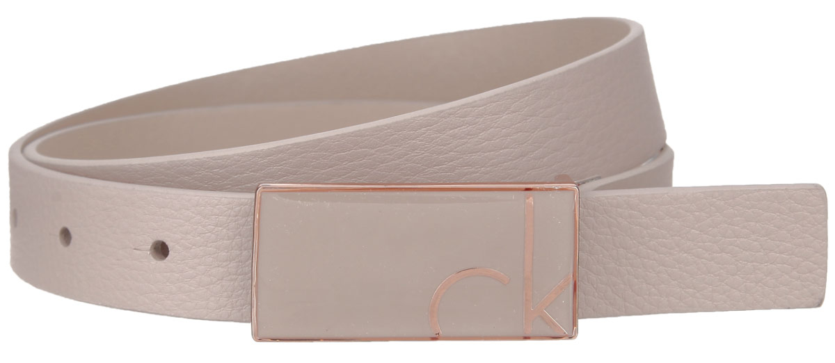 РеменьK60K601043 РеменьK60K601043Эффектный женский ремень Calvin Klein станет великолепным дополнением к любому образу. Узкий ремень изготовлен из натуральной кожи. Небольшая прямоугольная пряжка с крючком выполнена из блестящего металла, она позволит вам легко и быстро зафиксировать ремень и отрегулировать его длину. Элегантный ремень превосходно сочетается с любыми нарядами. Этот стильный аксессуар прекрасно дополнит ваш образ и позволит вам подчеркнуть свой вкус и индивидуальность. Уважаемые клиенты! Обращаем ваше внимание на тот факт, что размер ремня, доступный для заказа, является его длиной.