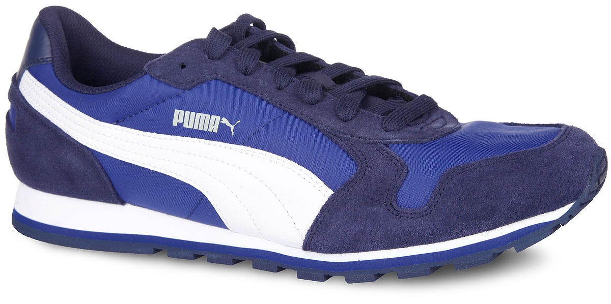 Кроссовки мужские ST Runner NL. 3567382335673823 Кроссовки мужские ST Runner NL. 3567382335673823Стильные мужские кроссовки ST Runner NL от Puma - это легкость и свобода движения. Модель, выполненная из натуральной замши с вставками из нейлона и накладками из искусственной кожи, способна легко подстроиться под форму вашей стопы, обеспечивая максимальный комфорт. Подкладка выполнена из текстиля. Стелька изготовлена из ЭВА с текстильной поверхностью. Расположенная по центру шнуровка в сочетании с удобной колодкой обеспечивают идеальную фиксацию. Промежуточная подошва из ЭВА обеспечивает хорошую амортизацию и облегчает вес обуви. Износостойкая рифленая подошва из резины обеспечивает идеальное сцепление с любыми поверхностями. На язычке, на заднике и сбоку изделие оформлено фирменным логотипом. Удобные кроссовки - выбор истинных ценителей активного образа жизни.
