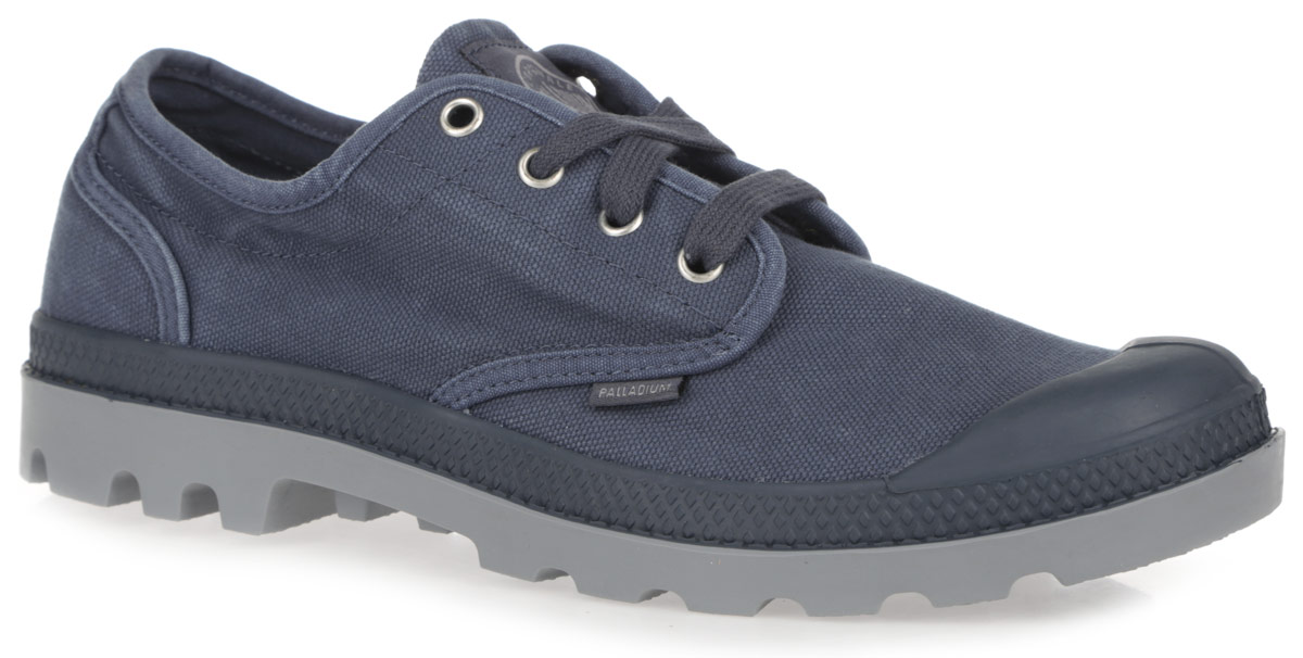 Кеды мужские Pampa Oxford. 02351 (К)02351-097 Кеды мужские Pampa Oxford. 02351 (К)02351-097Стильные кеды Pampa Oxford от Palladium придутся по душе мужчинам. Модель выполнена из плотного материала канвас. Язычок изделия декорирован фирменной нашивкой, боковая сторона - ярлычком с названием бренда, подошва - названием бренда. Резиновый каркас носка защищает стопу от ударов. Шнуровка позволяет прочно зафиксировать модель на ноге. Стелька из EVA-материала с текстильной поверхностью гарантирует комфорт при движении. Фирменная цельнолитая подошва из резины с глубоким рисунком протектора обеспечивает максимальную устойчивость и комфорт. Удобные кеды пригодятся любому мужчине.