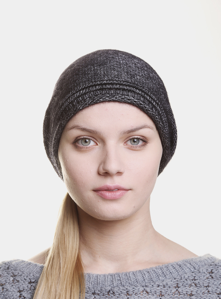 Шапка женская Nica3444580 Шапка женская Nica3444580Стильная женская шапка Canoe Divine отлично дополнит ваш образ в холодную погоду. Сочетание мохера, полиамида и вискозы максимально сохраняет тепло и обеспечивает удобную посадку. Удлиненная шапка с эффектом необработанного края украшена металлической эмблемой с логотипом производителя. Такая модель комфортна и приятна на ощупь, она великолепно подчеркнет ваш вкус. Такая шапка станет отличным дополнением к вашему осеннему или зимнему гардеробу, в ней вам будет уютно и тепло!