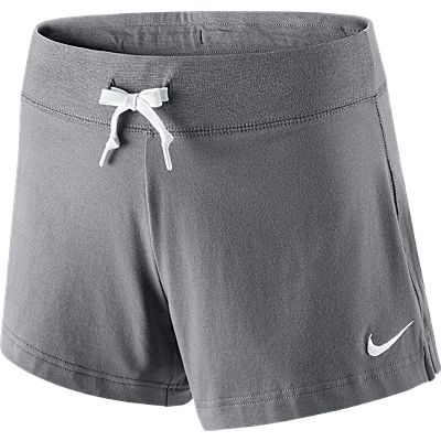 Шорты615055_071 Шорты615055_071Женские шорты Nike Jersey, выполненные из эластичного хлопка, идеально подойдут для отдыха, прогулок или занятий спортом. Материал очень мягкий и приятный на ощупь, не сковывает движения и позволяет коже дышать. Модель средней посадки на поясе дополнена широкой эластичной резинкой с затягивающимся шнурком. По бокам предусмотрены маленькие разрезы. Изделие украшено вышитым логотипом. Удобная модель будет дарить вам комфорт в течение всего дня и станет отличным дополнением к вашему гардеробу.