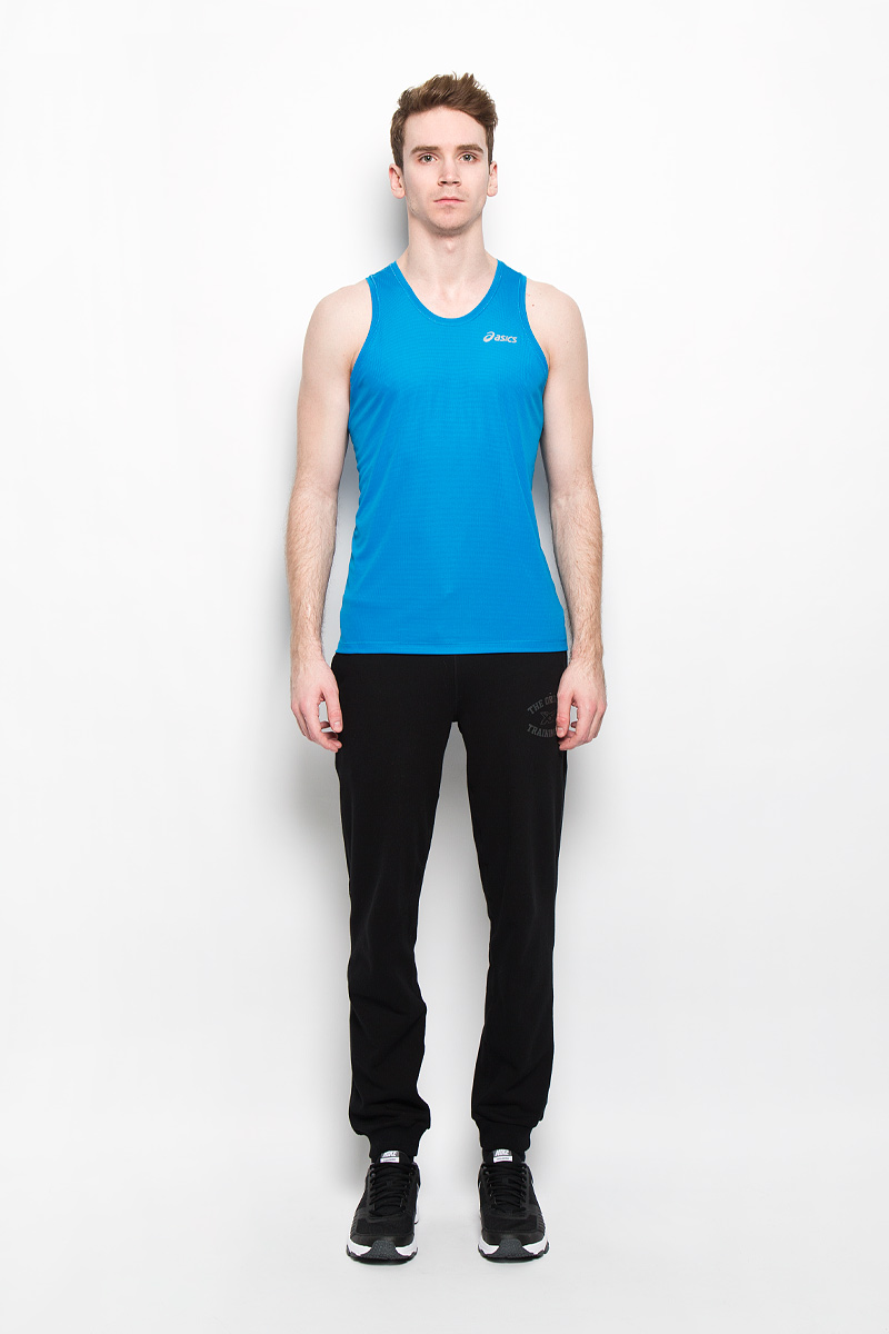 Майка для бега мужская Singlet. 110406110406-0823 Майка для бега мужская Singlet. 110406110406-0823Мужская майка Asics Singlet для тренировок, активного отдыха и повседневного использования. Модель приталенного кроя с круглым вырезом горловины, на груди и на спинке дополнена логотипом бренда, нанесенным методом пигментной печати. Прекрасно регулирует микроклимат вашего тела за счет применения технологии Motion Dry. Светоотражающие элементы повысят вашу безопасность в темное время суток. В майке Asics Singlet вы будете чувствовать себя уверенно и комфортно.