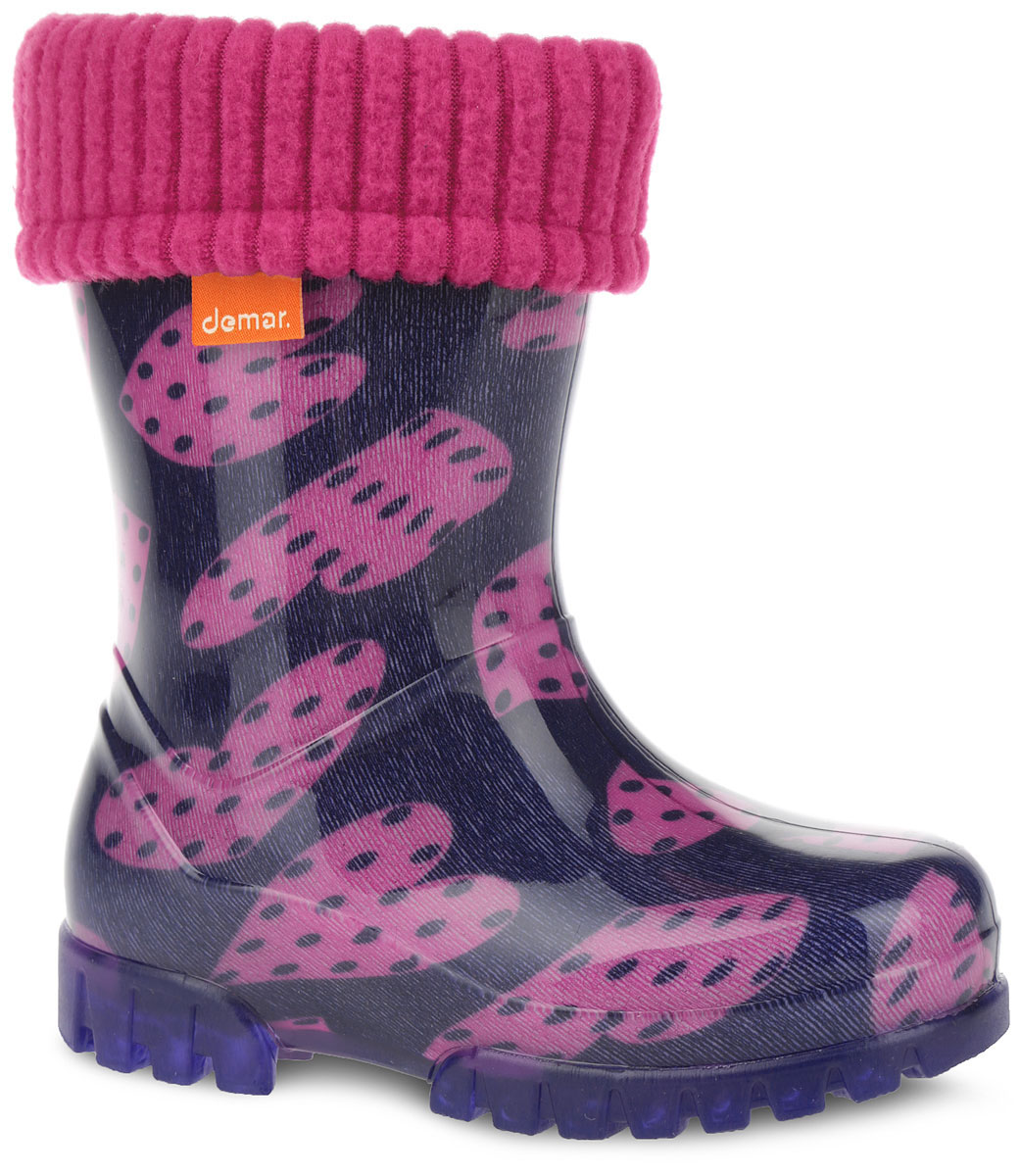 Сапоги резиновые для девочки Twister Lux Print. 0038/0039_Сердце в горошек0038/0039_Сердце в горошек Сапоги резиновые для девочки Twister Lux Print. 0038/0039_Сердце в горошек0038/0039_Сердце в горошекКрасочные резиновые сапожки Twister Lux Print от Demar придутся по душе вашей дочурке! Модель изготовлена из качественного ПВХ и оформлена изображением сердечек с принтом в горох. Ширина голенища компенсирует отсутствие застежек. Главным преимуществом резиновых сапожек является наличие съемного текстильного носка, который можно вынуть и легко просушить. На задней поверхности изделия расположен светоотражающий элемент, отвечающий за безопасность ребенка в темное время суток. Подошва с глубоким рисунком протектора обеспечивает отличное сцепление с любой поверхностью. Яркие резиновые сапоги поднимут вам и вашему ребенку настроение в дождливую погоду!