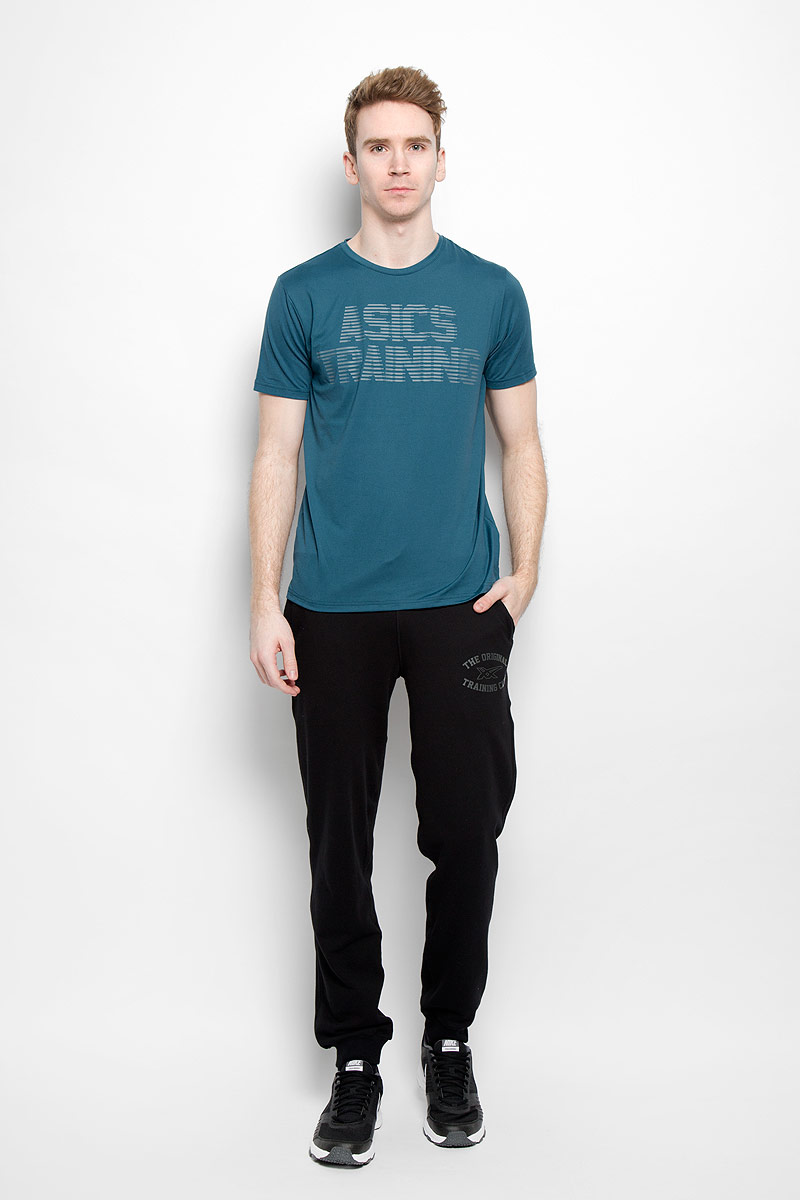 Футболка131446-0053 Футболка131446-0053Стильная мужская футболка Asics Graphic Top, выполненная из полиэстера с добавлением эластана, превосходно подойдет для занятий спортом и активного отдыха. Мягкий и легкий материал быстро отводит пот от кожи. Модель с короткими рукавами и круглым вырезом горловины - идеальный вариант для создания образа в спортивном стиле. Комфортное расположение швов исключает натирание. Футболка декорирована термоаппликацией с надписью ASICS TRAINING. Такая модель подарит вам комфорт в течение всего дня и послужит замечательным дополнением к вашему гардеробу.