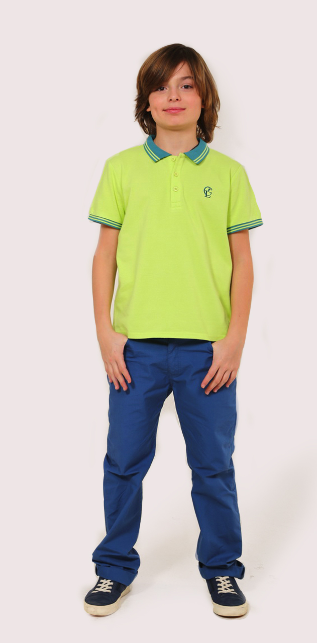ФутболкаSS16-CFU-BTS-088 ФутболкаSS16-CFU-BTS-088Футболка-поло для мальчика Gino de Luka идеально подойдет вашему ребенку. Изготовленная из натурального хлопка, она мягкая и приятная на ощупь, не сковывает движения и позволяет коже дышать, обеспечивая наибольший комфорт. Футболка-поло с отложным воротничком и короткими рукавами застегивается сверху на три пуговицы. Воротник и края рукавов выполнены из трикотажной резинки с полосками контрастного цвета. По бокам модели предусмотрены небольшие разрезы. Изделие украшено вышитым логотипом бренда на груди. Яркий дизайн, актуальная цветовая гамма и интересный декор делают эту футболку стильным и модным предметом детской одежды. В ней ваш маленький мужчина всегда будет в центре внимания!