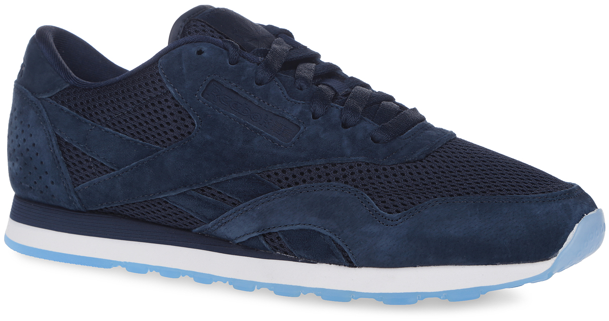 Кроссовки мужские Classic Nylon Tech. V67822V67822 Кроссовки мужские Classic Nylon Tech. V67822V67822Стильные мужские кроссовки Classic Nylon Tech от Reebok придутся вам по душе. Изделие выполнено из сетчатого текстиля и дополнено вставками из натуральной кожи, поддерживающими стопу. Сетчатый материал верха гарантирует отличную вентиляцию. Сбоку модель оформлена текстильной вставкой с названием бренда, на язычке - фирменной нашивкой, на заднике - фирменным тиснением, на заднике - перфорацией. Стелька из EVA-материала с текстильной поверхностью комфортна при движении и гарантирует отличную амортизацию. Верх кроссовок оформлен шнуровкой, которая гарантирует надежную фиксацию изделия. Промежуточная подошва отлично амортизирует каждый шаг. Подошва с протектором обеспечивает сцепление с любой поверхностью. В таких кроссовках вашим ногам будет комфортно и уютно.