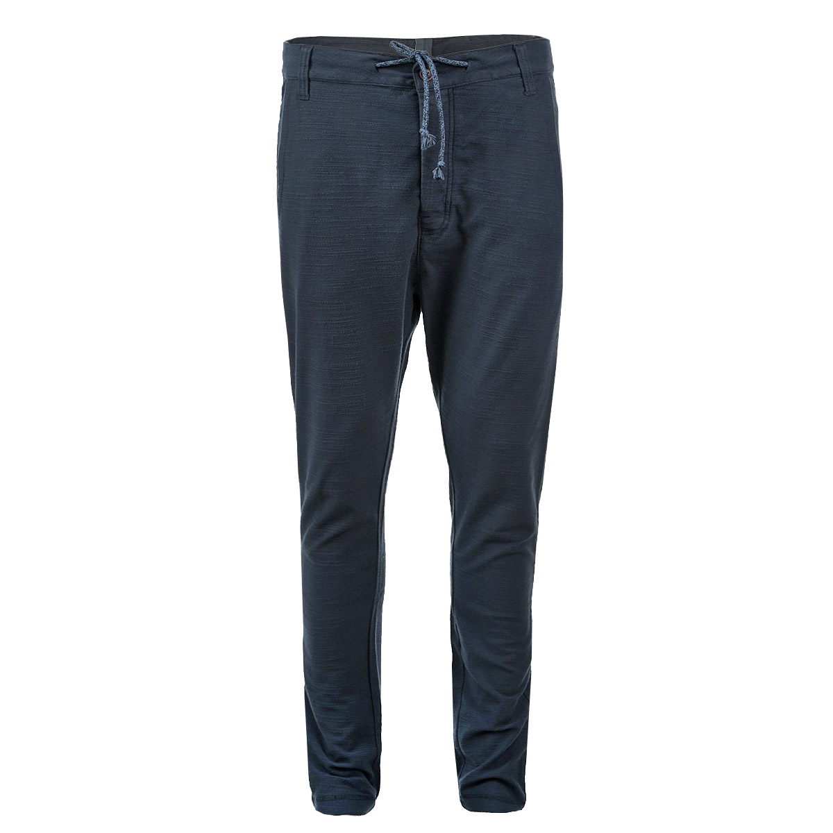 Брюки6828609.00.12 Брюки6828609.00.12Стильные мужские брюки Tom Tailor Denim станут отличным дополнением к вашему гардеробу. Модель прямого кроя и средней посадки изготовлена из высококачественного 100% хлопка, она великолепно пропускает воздух и обладает высокой гигроскопичностью. Застегиваются брюки на пуговицы, объем талии регулируется при помощи шнурка-кулиски. На поясе имеются шлевки для ремня. Спереди модель оформлена двумя втачными карманами с косыми срезами, сзади - один вшитый карман с клапаном на пуговице. Эти модные и в тоже время удобные брюки помогут вам создать оригинальный современный образ. В них вы всегда будете чувствовать себя уверенно и комфортно.