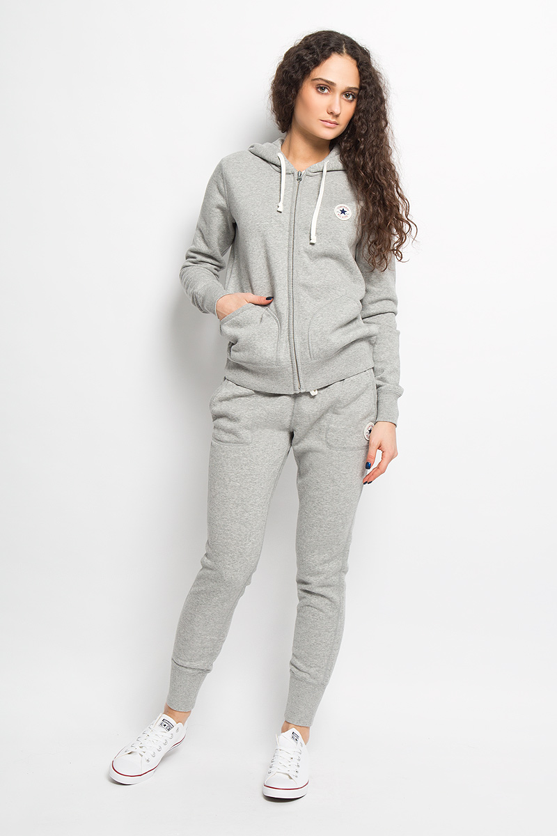 Брюки спортивные женские AWK GF Core Signature. 11896C035SS1611896C035SS16 Брюки спортивные женские AWK GF Core Signature. 11896C035SS1611896C035SS16Удобные женские спортивные брюки Converse AWK GF Core Signature великолепно подойдут для отдыха и повседневной носки, а также для занятий спортом. Модель прямого кроя и средней посадки изготовлена из хлопка с добавлением полиэстера, благодаря чему великолепно пропускает воздух, обладает высокой гигроскопичностью и превосходно сидит, а также отводит влагу от кожи, обеспечивая вам комфорт во время тренировок. Брюки имеют широкую эластичную резинку на поясе, объем талии регулируется при помощи шнурка-кулиски. Плоские швы обеспечат комфорт и удобство. Брючины дополнены трикотажными манжетами. Изделие оснащено двумя втачными карманами спереди. Эти модные и в тоже время удобные брюки - настоящее воплощение комфорта. В них вы всегда будете чувствовать себя уверенно и уютно.