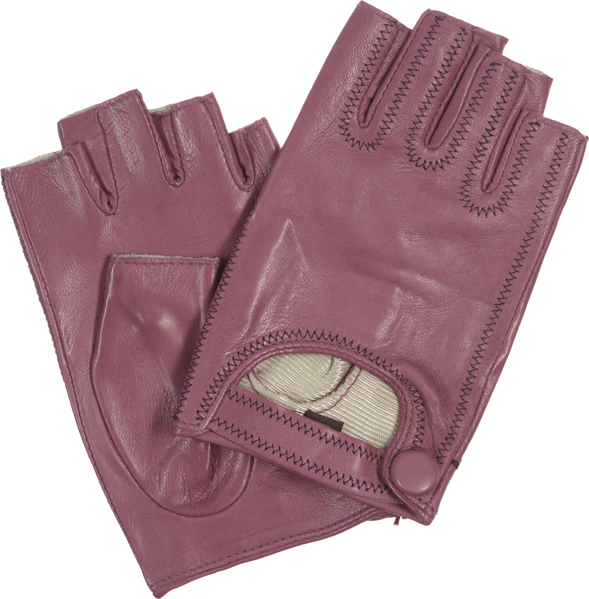 МитенкиIS03015 МитенкиIS03015Лаконичные митенки Eleganzza изготовлены из гладкой, невероятно мягкой натуральной кожи ягненка. Внешняя часть декорирована вырезом с ремешком на кнопке. Оформлено изделие контрастной строчкой. Первоначально митенки использовались для защиты от холода при выполнении работ, требующих подвижности пальцев. Но начиная с XVIII века митенки стали использоваться как модный женский аксессуар, дамы носили митенки и в помещениях, соответственно митенки выполняли больше эстетическую, а не практическую функцию. Такая мода продержалась и в XIX веке. Использовались как простые вязаные митенки, так и кружевные, причем они могли по длине доходить как до середины руки, так и до локтя. В России митенки использовались еще в XIX веке и считались женскими перчатками. В настоящий момент митенки используются как женщинами, так и мужчинами, но все-таки в большей степени считаются женским аксессуаром одежды!