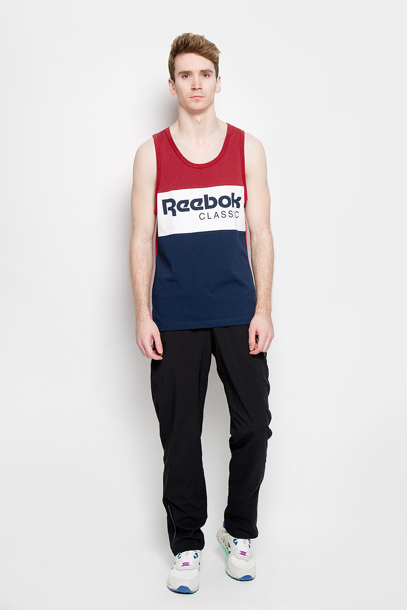 МайкаAK0568 МайкаAK0568Стильная мужская майка Reebok F Archive Stripe Tank обеспечивает наибольший комфорт и свободу движений во время занятий спортом и в повседневной жизни. Сочетающая в себе свободный крой и удобную круглую горловину, она подарит вам удобство и комфорт. 100% плотный хлопок обеспечивает оптимальный микроклимат. Модель декорирована термоаппликацией в виде надписи Reebok Classic. Такая майка послужит замечательным дополнением к вашему гардеробу.