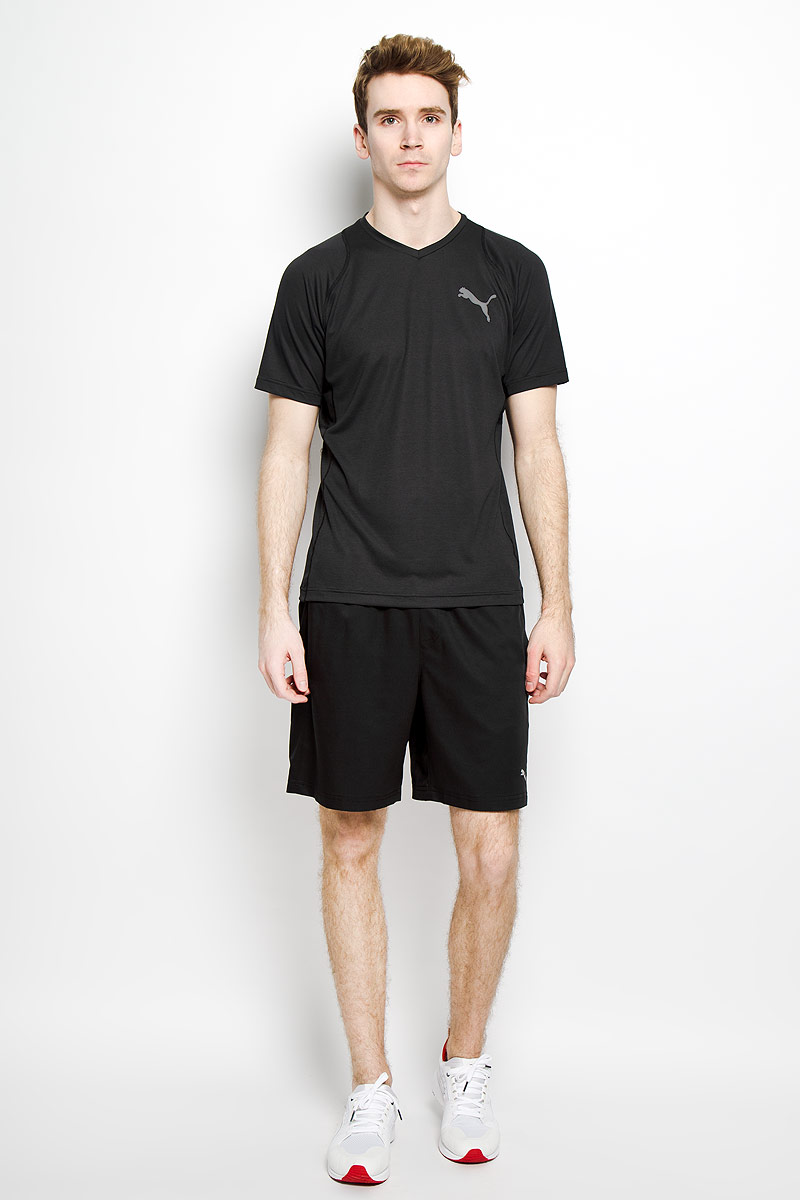 Футболка51386801 Футболка51386801Стильная мужская футболка Puma Vent Stripe, выполненная с применением технологии dryCELL из высококачественного 100% полиэстера, обладает высокой воздухопроницаемостью и гигроскопичностью, позволяет коже дышать, отводит влагу от дела и обеспечивает необходимую циркуляцию воздуха даже при самых интенсивных тренировках. Вставки из сетчатого материала PWRCOOL по центру спины и в других местах позволяют избежать перегрева. Модель с короткими рукавами и V-образным вырезом горловины - идеальный вариант для создания современного образа в спортивном стиле. Футболка оформлена принтом в узкую полоску и дополнена светоотражающим логотипом Puma. Такая модель подарит вам комфорт в течение всего дня и послужит замечательным дополнением к вашему гардеробу.