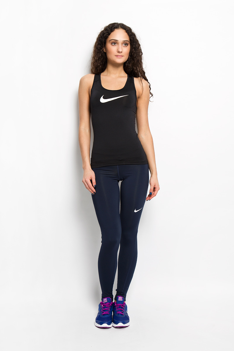 Майка725489-010 Майка725489-010Женская спортивная майка Nike Pro Cool Tank сочетает в себе необходимые во время активных тренировок качества. Технология Dri -FIT с влагоотводящими свойствами поддерживает тело сухим и гарантирует комфорт. Модель имеет приталенный силуэт, что замечательно для наслоения или ношения соло. Мелкая перфорация на спинке и плечах позволяет сохранять прохладу во время повышенных нагрузок на тренировках. Майка с круглым вырезом горловины оформлена логотипом Nike на груди. Плоские швы не натирают и не раздражают кожу. Спинка удлинена с закругленным краем. Это прекрасный вариант для занятий спортом как на улице, так и в помещении.