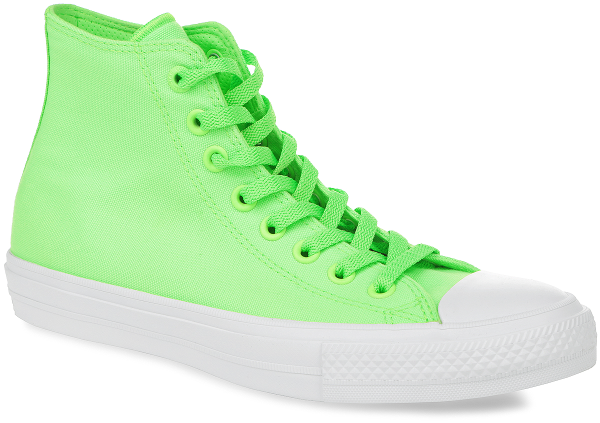 Кеды Chuck Taylor All Star II Hi150148 Кеды Chuck Taylor All Star II Hi150148Высокие кеды Chuck Taylor All Star II Hi от Converse займут достойное место среди вашей коллекции обуви. Модель выполнена из прочного текстиля и оформлена на подошве сзади прорезиненной накладкой, на одной из боковых сторон - люверсами и фирменной термоаппликацией. Мыс изделия дополнен классической для кед прорезиненной вставкой. Шнуровка обеспечивает надежную фиксацию обуви на ноге. Инновационная стелька Lunarlon меняет свою форму в зависимости от давления, наклона и индивидуальных особенностей ступни, а также подстраивается под каждое движение. Она не только смягчает контакт с поверхностью, но и при каждом шаге гарантированно возвращает часть затраченной энергии. Гибкая резиновая подошва с рифлением гарантирует идеальное сцепление с любыми поверхностями. В таких кедах вашим ногам будет комфортно и уютно.