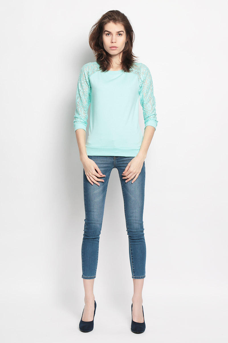 ДжемперSt-313/014-6113 ДжемперSt-313/014-6113Женский джемпер Sela Casual, изготовленный из хлопка и полиэстера, поможет создать стильный и модный образ. Материал очень мягкий и приятный на ощупь, не сковывает движения и хорошо вентилируется. Лицевая сторона изделия гладкая, изнаночная с небольшими петельками. Модель имеет круглый вырез горловины и длинные рукава-реглан, выполненные из кружевной ткани. Вырез горловины и низ джемпера дополнены трикотажной резинкой. На рукавах предусмотрены трикотажные манжеты. Такой джемпер будет дарить вам комфорт в течение всего дня и послужит замечательным дополнением к гардеробу.