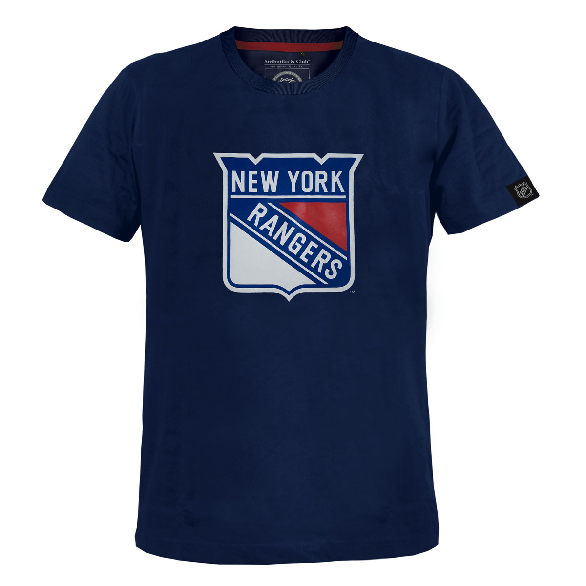 Футболка с логотипом ХК29290 Футболка с логотипом ХК29290Мужская футболка NHL New York Rangers, выполненная из натурального хлопка, порадует любого поклонника знаменитого хоккейного клуба. Материал очень мягкий и приятный на ощупь, не сковывает движения и позволяет коже дышать. Футболка с короткими рукавами имеет круглый вырез горловины, дополненный трикотажной резинкой. Изделие оформлено термоаппликацией в виде эмблемы хоккейного клуба New York Rangers, а также украшено небольшой текстильной нашивкой. Такая модель отлично подойдет для повседневной носки и подарит вам комфорт в течение всего дня!