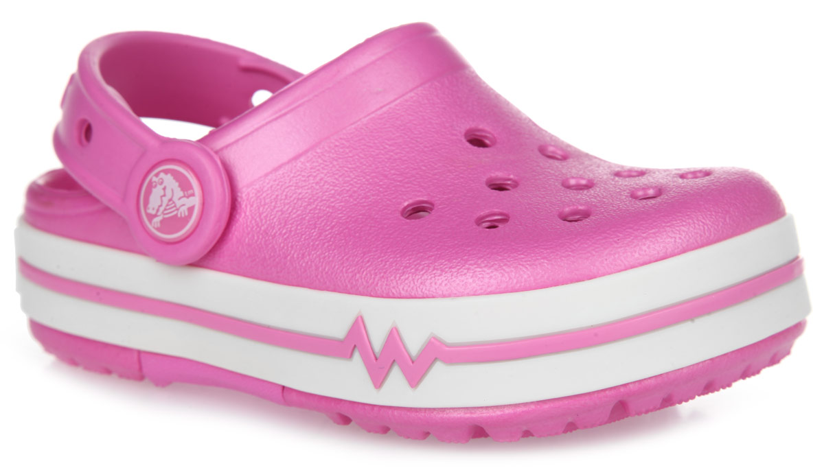 Сабо для девочки CrocsLights. 16138-6Z516138-6Z5 Сабо для девочки CrocsLights. 16138-6Z516138-6Z5Модные сабо CrocsLights от Crocs придутся по душе вашей девочке. Обувь невероятно легкая, мягкая и удобная благодаря материалу Croslite. Материал Croslite - бактериостатичен, препятствует появлению неприятных запахов и легок в уходе: быстро сохнет и не оставляет следов на любых поверхностях. Сабо оформлены на подошве полосками контрастного цвета и названием бренда. Под воздействием температуры тела обувь принимает форму стопы. Вентиляционные отверстия обеспечивают естественную вентиляцию. Также отверстия предназначены для декорирования джибитсами. Анатомическая стелька с массажными линиями для стимуляции кровообращения и дополнительного комфорта. Встроенные в подошву светодиоды мерцают разноцветными огоньками при каждом шаге! Пяточный ремешок для фиксации стопы при ходьбе. Рифление на подошве гарантирует идеальное сцепление с любой поверхностью. Такие сабо - отличное решение для каждодневного использования!
