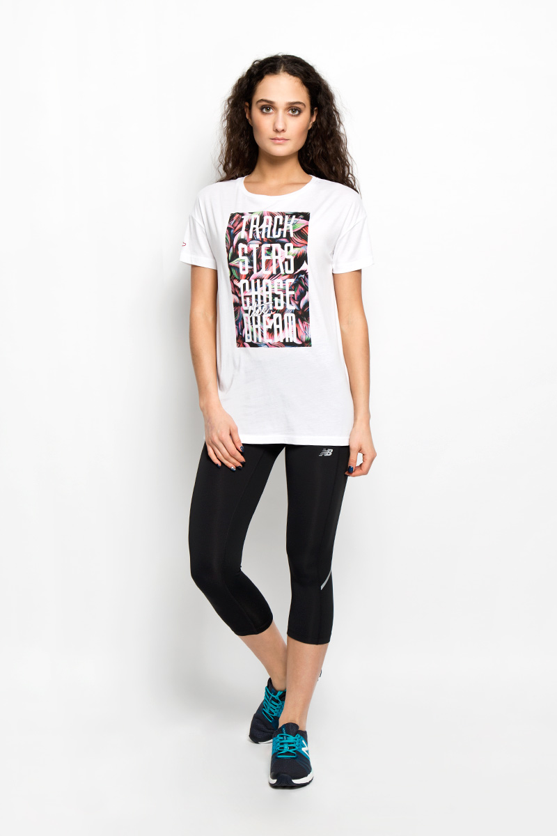 ФутболкаEWT61723/WT ФутболкаEWT61723/WTМодная женская футболка New Balance, выполненная из хлопка и модала, обладает высокой теплопроводностью, воздухопроницаемостью и гигроскопичностью, позволяет коже дышать. Модель с короткими рукавами и круглым вырезом горловины - идеальный вариант для создания стильного образа. Оформлено изделие оригинальной термоаппликацией на груди и вышивкой на правом рукаве. Такая модель подарит вам комфорт в течение всего дня и послужит замечательным дополнением к вашему гардеробу.