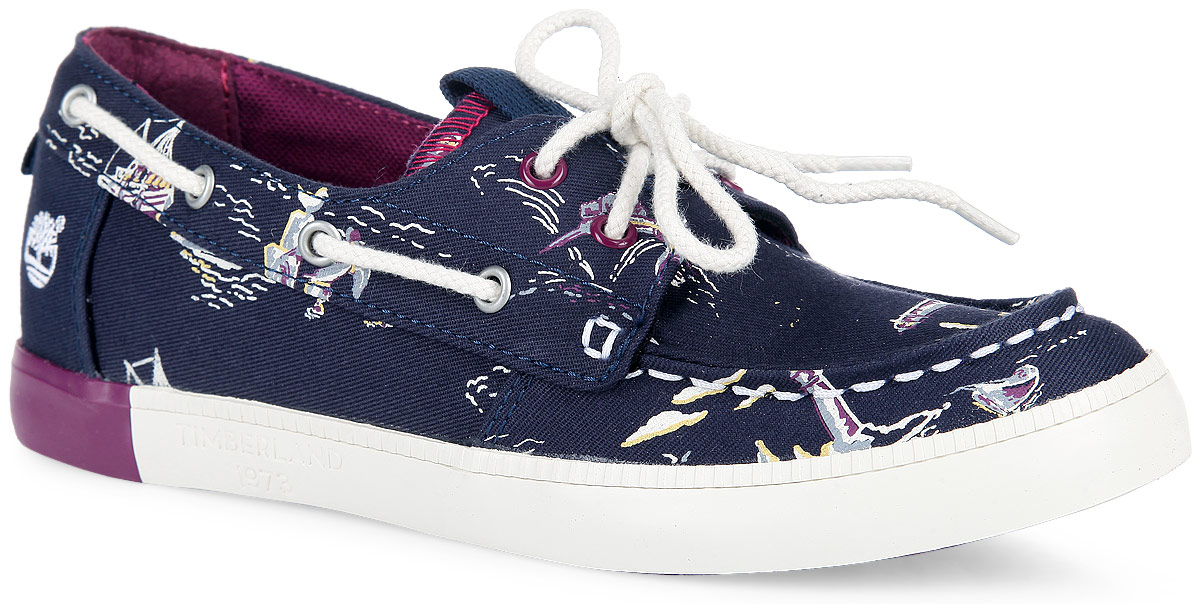 Топсайдеры женские Canvas Boat Oxford. TBLA15N6MTBLA15N6M Топсайдеры женские Canvas Boat Oxford. TBLA15N6MTBLA15N6MМодные женские топсайдеры Canvas Boat Oxford от Timberland не оставят вас равнодушной! Модель выполнена из хлопка и оформлена принтом в морском стиле, на мысе - внешним декоративным швом, сбоку - фирменной вышивкой. По бокам изделие оформлено шнурком, пропущенным через металлическую фурнитуру. Удобная шнуровка прочно зафиксирует модель на ноге. Ярлычки на заднике и на язычке предназначены для удобства обувания. Стелька из материала EVA с текстильной поверхностью комфортна при движении. Рифление на подошве обеспечивает отличное сцепление с любой поверхностью. Стильные топсайдеры прекрасно дополнят ваш модный образ и подчеркнут отменный вкус.