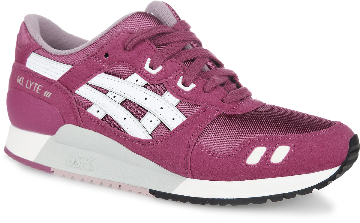 Кроссовки детские Tiger Gel-Lyte III GS. C5A4N-3201C5A4N-3201 Кроссовки детские Tiger Gel-Lyte III GS. C5A4N-3201C5A4N-3201Оригинальные детские кроссовки от Asics Tiger Gel-Lyte III GS заинтересуют вашего ребенка с первого взгляда. Верх модели выполнен из текстиля со вставками из искусственной кожи и искусственных материалов. Классическая шнуровка надежно зафиксирует изделие на ноге. Задник и одна из боковых сторон оформлены фирменным принтом. Подкладка, изготовленная из текстиля, гарантирует уют и предотвращает натирание. Амортизирующая стелька из ЭВА с текстильной верхней поверхностью обеспечит комфорт. Технология Gel (специальный вид силикона) снижает нагрузку на пятку, колени и позвоночник ребенка. Данная модель кроссовок также отличается оригинальным язычком. Подошва из полимерного материала и резины оснащена рифлением для лучшей сцепки с поверхностями. Резина повышенной износостойкости продлевает срок службы обуви. Такие кроссовки займут достойное место в гардеробе вашего ребенка.