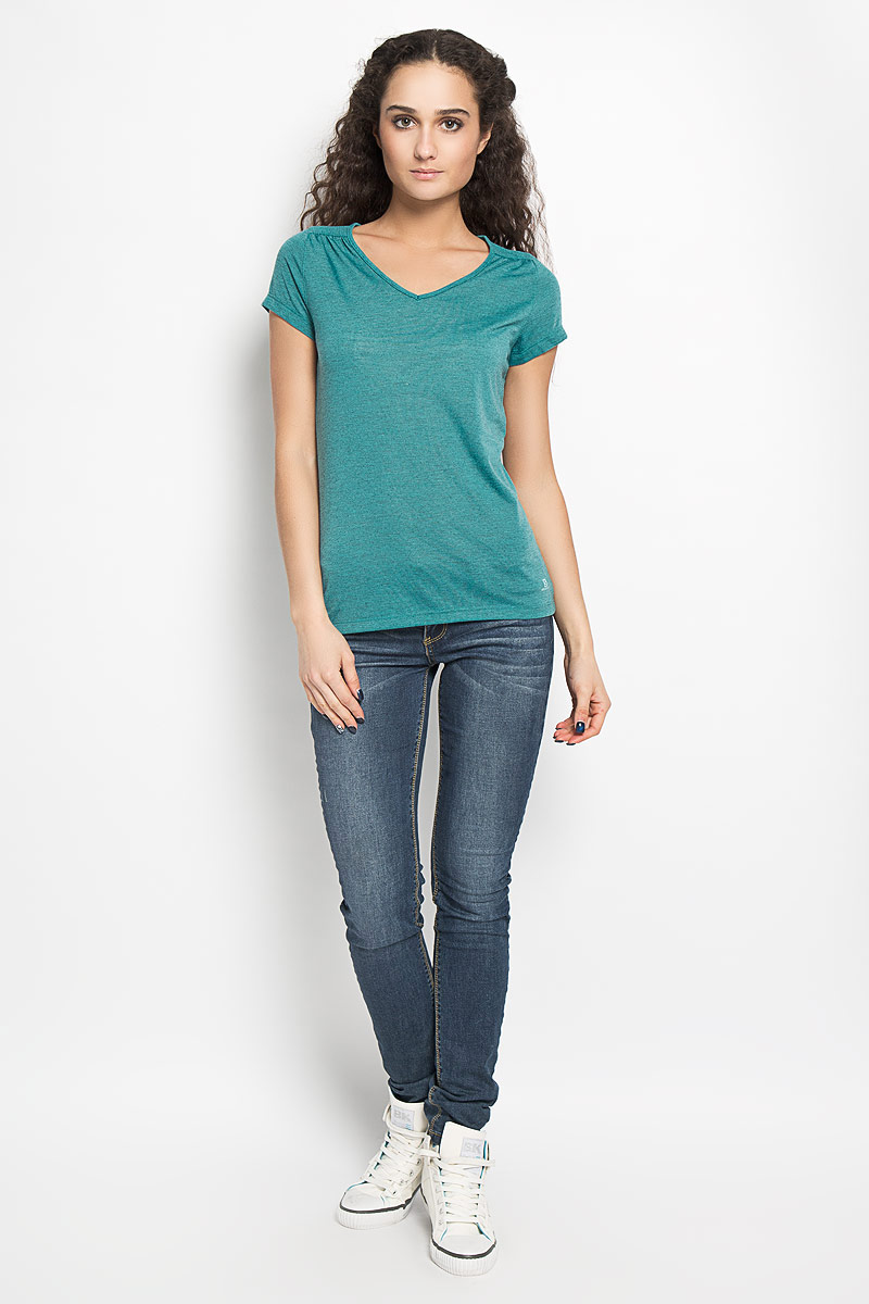 ФутболкаL37974800 ФутболкаL37974800Удобная женская футболка Salomon Ellipse SS Tee, выполненная из высококачественного мягкого материала, - универсальный вариант для прогулки или повседневной носки. Трехуровневая структура материала AdvancedSkin ActiveDry отводит испарения от тела, обеспечивая комфорт даже во время длительных спортивных тренировок и практически в любых климатических условиях. Модель с короткими рукавами и V-образным вырезом горловины декорирована защипами на плечах. Такая футболка отлично дополнит ваш образ и позволит всегда оставаться в центре внимания.