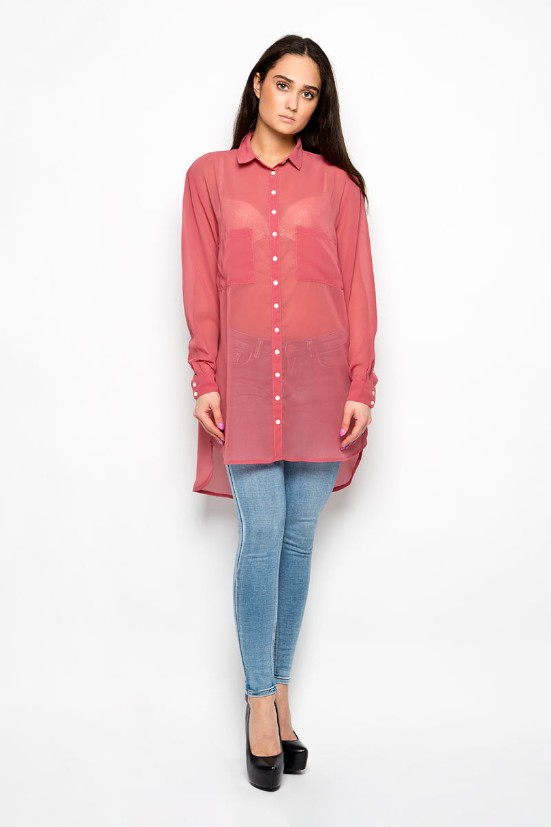 БлузкаKA4813_Dusty Pink БлузкаKA4813_Dusty PinkЖенская блузка Glamorous, выполненная из полиэстера, прекрасно дополнит ваш образ. Материал изделия полупрозрачный, очень легкий, приятный на ощупь, не сковывает движения и хорошо вентилируется. Блузка с отложным воротником и длинными рукавами спереди застегивается на пуговицы по всей длине. Манжеты также имеют застежки-пуговицы. На груди изделие дополнено двумя накладными карманами. Спинка модели удлинена. Такая блузка будет дарить вам комфорт в течение всего дня и станет стильным дополнением к вашему гардеробу.