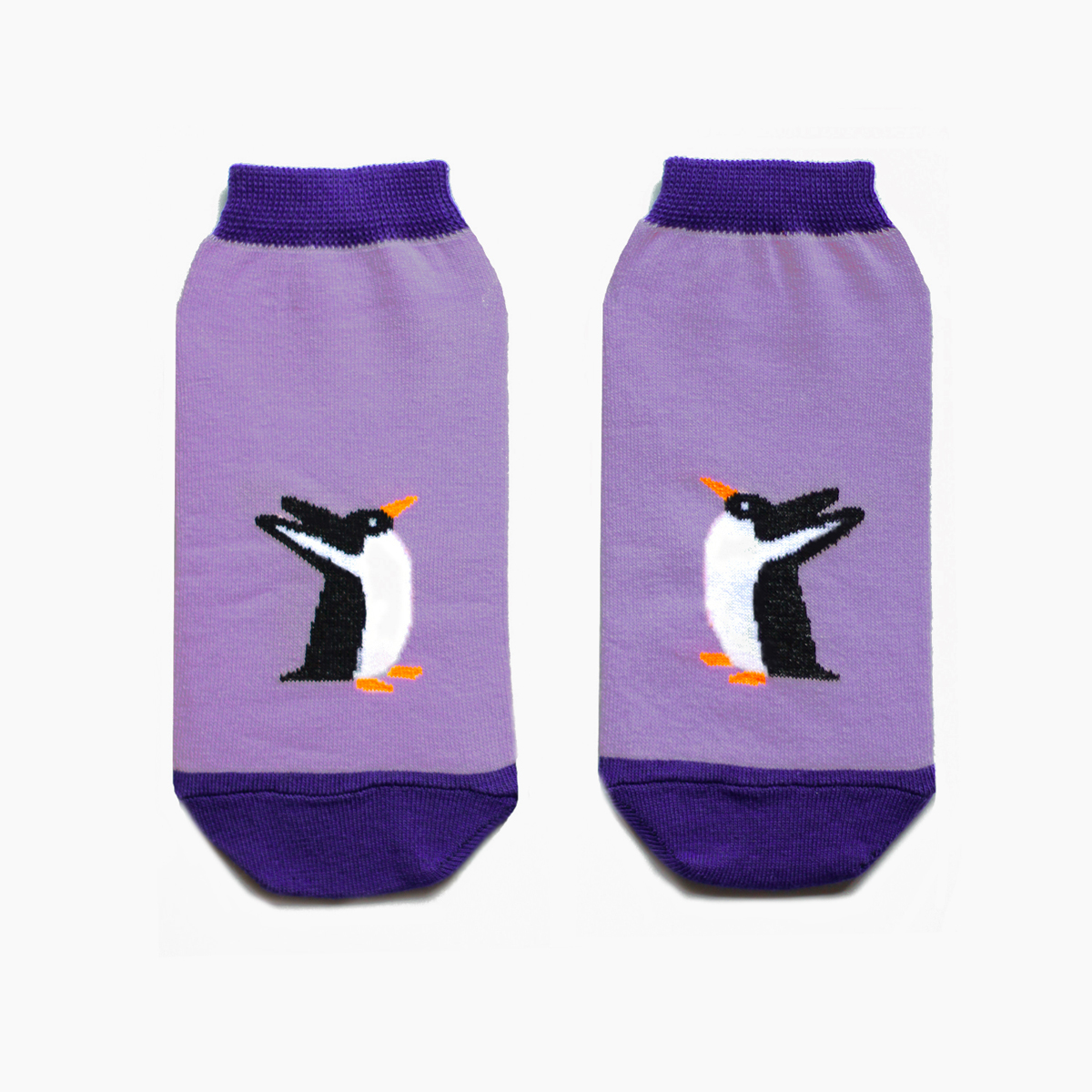 Носкиca1722 Носкиca1722Укороченные женские носки Big Bang Socks изготовлены из высококачественного хлопка с добавлением полиамидных и эластановых волокон, которые обеспечивают великолепную посадку. Носки отличаются ярким стильным дизайном, они оформлены изображением пингвинов. Удобная резинка идеально облегает ногу и не пережимает сосуды, а усиленные пятка и мысок повышают износоустойчивость носка. Дизайнерские носки Big Bang Socks - яркая деталь в вашем образе и оригинальный подарок для друзей и близких.