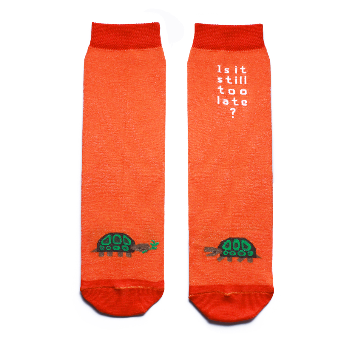 Носкиca1521 Носкиca1521Яркие женские носки Big Bang Socks изготовлены из высококачественного хлопка с добавлением полиамидных и эластановых волокон, которые обеспечивают великолепную посадку. Носки отличаются ярким стильным дизайном, они оформлены изображением черепахи и надписью: Is it still too late?. Удобная резинка идеально облегает ногу и не пережимает сосуды, усиленные пятка и мысок повышают износоустойчивость носка, а удлиненный паголенок придает более эстетичный вид. Дизайнерские носки Big Bang Socks - яркая деталь в вашем образе и оригинальный подарок для друзей и близких.