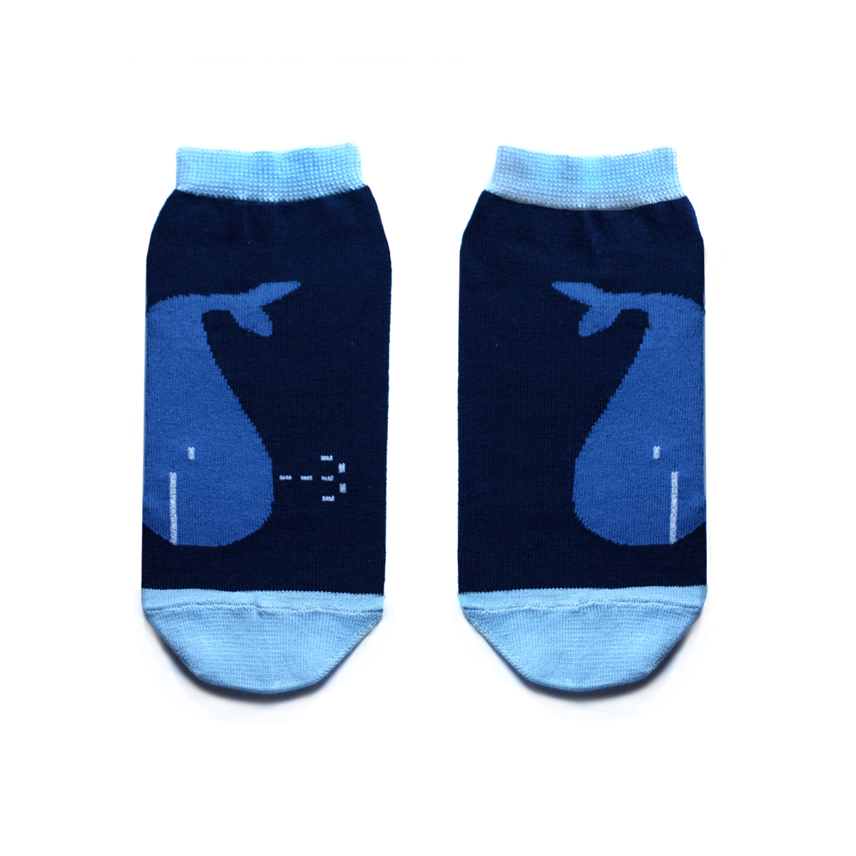 Носкиca1332 Носкиca1332Укороченные мужские носки Big Bang Socks изготовлены из высококачественного хлопка с добавлением полиамидных и эластановых волокон, которые обеспечивают великолепную посадку. Носки отличаются ярким стильным дизайном, они оформлены изображением китов. Удобная резинка идеально облегает ногу и не пережимает сосуды, а усиленные пятка и мысок повышают износоустойчивость носка. Дизайнерские носки Big Bang Socks - яркая деталь в вашем образе и оригинальный подарок для друзей и близких.