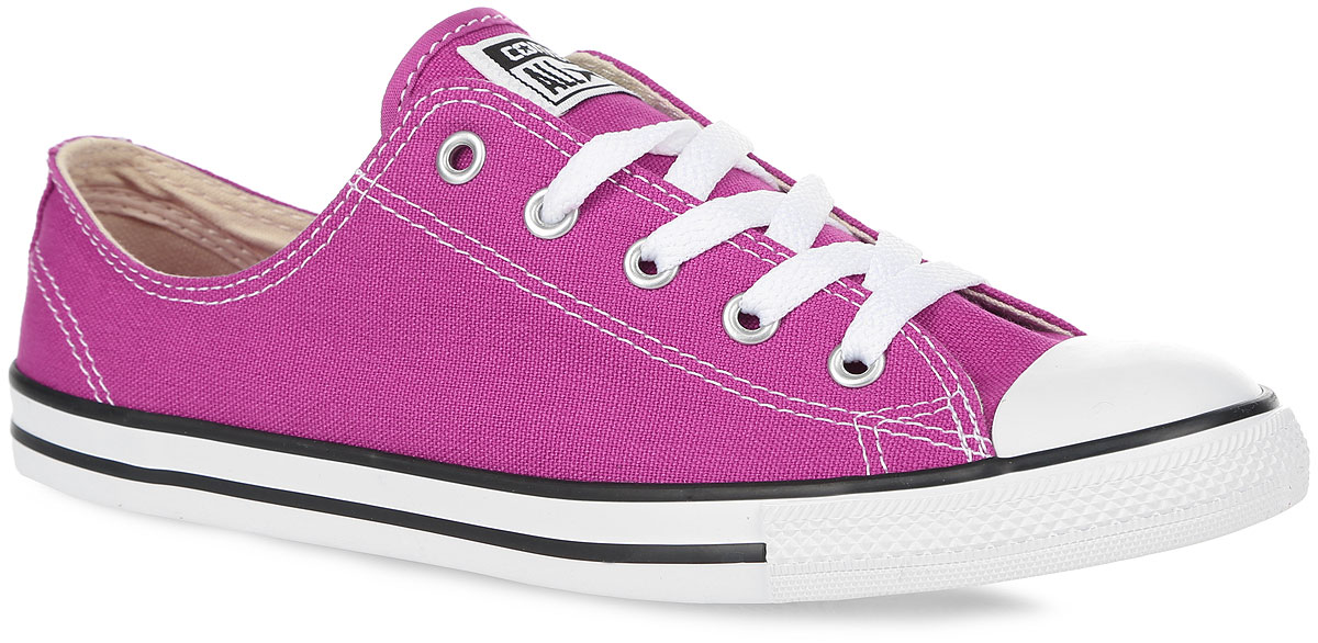 Кеды женские Chuck Taylor All Star Dainty OX. 551514/537204FW15537204FW15 Кеды женские Chuck Taylor All Star Dainty OX. 551514/537204FW15537204FW15Классические кеды Chuck Taylor All Star Dainty OX от Converse займут достойное место среди вашей обуви. Модель выполнена из плотного текстиля и оформлена задним наружным ремнем, на язычке - фирменной текстильной нашивкой, на подошве - прорезиненной накладкой и контрастными полосками, на одной из боковых сторон - металлическими люверсами. Мыс изделия дополнен классической для кед прорезиненной вставкой. Классическая шнуровка обеспечивает надежную фиксацию обуви на ноге. Стелька из материала EVA с текстильной поверхностью комфортна при движении. Гибкая резиновая подошва с рифлением гарантирует идеальное сцепление с любыми поверхностями. Лаконичный дизайн и легкие материалы делают эту модель отличным повседневным вариантом.