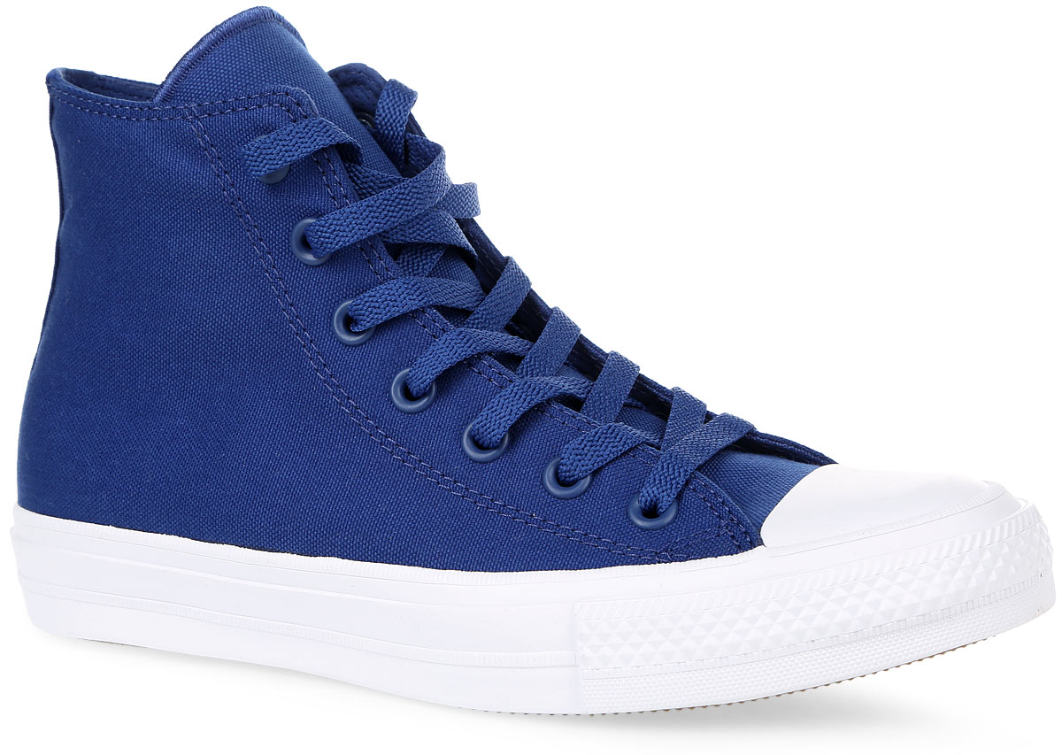 Кеды Chuck Taylor All Star II Hi150148 Кеды Chuck Taylor All Star II Hi150148Высокие кеды Chuck Taylor All Star II Hi от Converse займут достойное место среди вашей коллекции обуви. Модель выполнена из прочного текстиля и оформлена на подошве сзади прорезиненной накладкой, на одной из боковых сторон - люверсами и фирменной термоаппликацией. Мыс изделия дополнен классической для кед прорезиненной вставкой. Шнуровка обеспечивает надежную фиксацию обуви на ноге. Инновационная стелька Lunarlon меняет свою форму в зависимости от давления, наклона и индивидуальных особенностей ступни, а также подстраивается под каждое движение. Она не только смягчает контакт с поверхностью, но и при каждом шаге гарантированно возвращает часть затраченной энергии. Гибкая резиновая подошва с рифлением гарантирует идеальное сцепление с любыми поверхностями. В таких кедах вашим ногам будет комфортно и уютно.