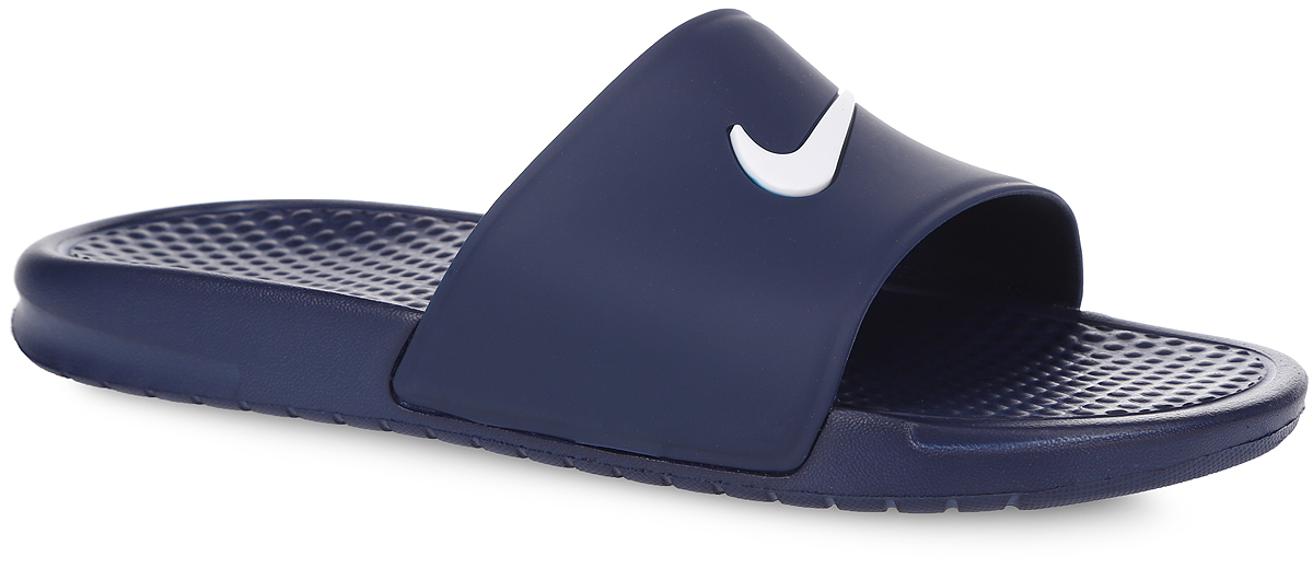 Шлепанцы мужские Benassi Shower Slide. 819024819024-010 Шлепанцы мужские Benassi Shower Slide. 819024819024-010Мужские шлепанцы Benassi Shower Slide от Nike - это чистота линий и водонепроницаемый износоустойчивый верх. Модель изготовлена из высококачественной резины и оформлена фирменным логотипом бренда. Текстурированная стелька обеспечивает массажный эффект и способствует расслаблению ног. Цельная инжектированная подошва - для мягкости и невесомой амортизации. Рифление на подошве гарантирует идеальное сцепление с любой поверхностью. Модные шлепанцы покорят вас своим дизайном и удобством! Они прекрасно подойдут для прогулок по пляжу или похода в бассейн.