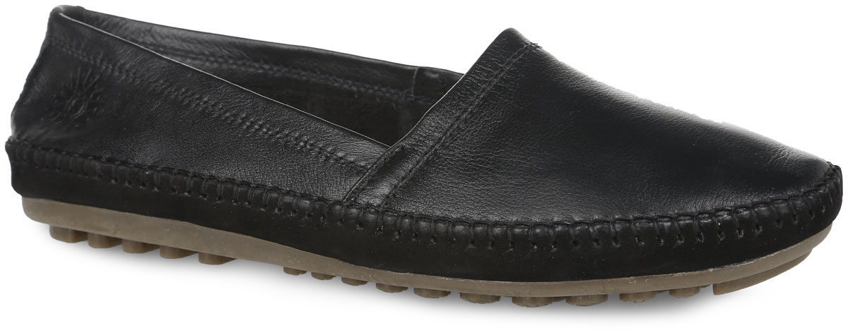 Туфли женские. SM2222_01_0SM2222_01_01_BLACK Туфли женские. SM2222_01_0SM2222_01_01_BLACKСтильные туфли от Spur - отличный вариант на каждый день. Модель выполнена полностью из натуральной кожи. Верхняя часть подошвы по контуру декорирована вставкой из замши и фактурным швом, одна из боковых сторон - тиснением в виде символики бренда. Подкладка из натуральной кожи и стелька из ЭВА материала с верхним кожаным покрытием обеспечат комфорт и уют. Стелька дополнена перфорацией для лучшей воздухопроницаемости. Подошва оснащена рифлением для лучшего сцепления с поверхностями. Модные туфли внесут яркие нотки в ваш модный образ!