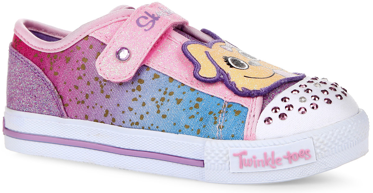 Кеды для девочки Shuffles-Critter Buds. 10575N-MLT10575N-MLT Кеды для девочки Shuffles-Critter Buds. 10575N-MLT10575N-MLTСтильные кеды Shuffles-Critter Buds от Skechers приведут в восторг вашу малышку! Модель выполнена из плотного текстиля со вставками из синтетики. Обувь декорирована блестящими нитями, блестками, на мысе - стразами, на подъеме - аппликацией в виде мордочки собачки. Внутренняя отделка исполнена из канваса. Ремешок на застежке-липучке и резинка на подъеме обеспечивают надежную фиксацию обуви на ножке. Стелька из материала EVA с текстильной поверхностью комфортна при движении. Светодиоды, расположенные на мысе, мигают при движении. Рифленая поверхность подошвы обеспечивает надежное сцепление с поверхностью. В таких кедах у вашего ребенка всегда будет хорошее настроение!
