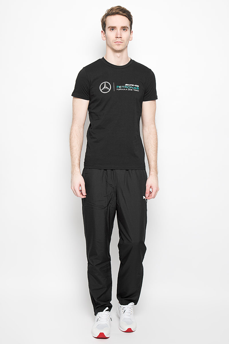 Футболка мужская MAMGP Logo Tee. 57062457062401 Футболка мужская MAMGP Logo Tee. 57062457062401Стильная мужская футболка Puma MAMGP Logo Tee, выполненная из хлопка с использованием высокофункционального материала dryCELL, который отводит влагу, поддерживает тело сухим и гарантирует комфорт во время активных тренировок и занятий спортом. Модель с короткими рукавами и круглым вырезом горловины декорирована спереди логотипом гоночной команды Мерседес и принтовой надписью, нанесенными методом печати высокой плотности.