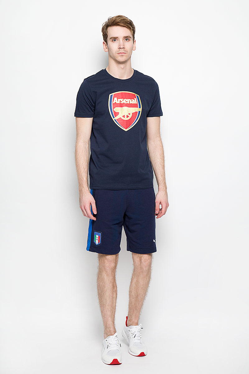 Шорты749108051 Шорты749108051Спортивные мужские шорты FIGC Italia Fanwear Bermudas созданы для специализированной итальянской коллекции Puma. Шорты, изготовленные из натурального хлопка с добавлением полиэстера, необычайно мягкие и приятные на ощупь, не сковывают движения, обеспечивая наибольший комфорт. Шорты на поясе имеют широкую эластичную резинку и дополнительно с внутренней стороны завязываются на шнурок. По бокам имеются два глубоких прорезных кармана. Спереди на левой штанине они оформлены небольшой вышивкой в виде фирменного логотипа бренда, левая штанина оформлена официальной графической эмблемой FIGC. Эти шорты станут удобной одеждой для тренировок и повседневной жизни, а яркие принты с логотипами расскажут окружающим о ваших предпочтения в спорте и о вашем великолепном вкусе.