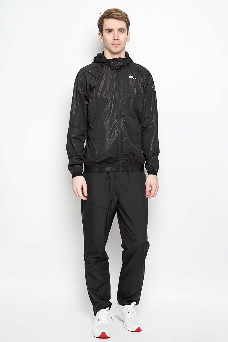 Ветровка83646801 Ветровка83646801Легкая мужская куртка Puma Active StretchLITE Storm Jkt отлично подойдет для активного отдыха и туризма. Модель с капюшоном выполнена из высококачественного материала и застегивается на застежку-молнию с защитой подбородка. Изделие изготовлено по технологии StormCELL, предусматривающей специальную обработку для водо- и ветронепроницаемости. Куртка с высоким воротником, закрывающим подбородок, отлично сидит по фигуре, имея достаточно облегающий фасон. Манжеты рукавов и низ изделия выполнены из эластичного материала. Спереди изделие дополнено двумя втачными карманами на молниях, а внутри два накладных кармана, один из которых оснащен петлицей и креплением и предназначен специально для гаджетов. Капюшон имеет сетчатую подкладку. Благодаря своей функциональности модель станет незаменимой вещью в путешествии. В такой ветровке вы всегда будете чувствовать себя уютно и комфортно.