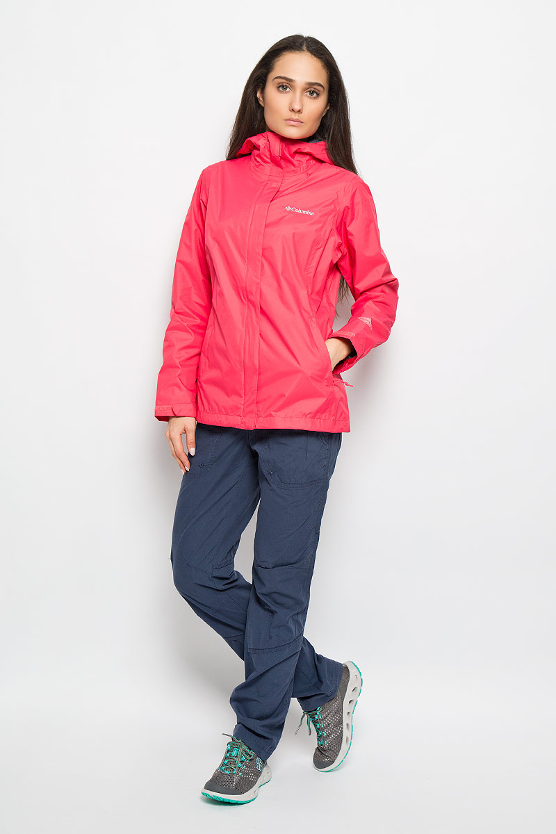 Ветровка женская Arcadia II Jacket. 15341111534111_354 Ветровка женская Arcadia II Jacket. 15341111534111_354Легкая женская куртка Columbia Arcadia II Jacket отлично подойдет для активного отдыха и туризма. Модель с капюшоном выполнена из высококачественного материала и имеет комбинированную застежку. Ткань обработана специальной пропиткой для защиты от влаги. Манжеты затягиваются хлястиками на липучки. Изделие дополнено двумя втачными карманами на молниях. Куртка имеет сетчатую подкладку, низ стягивается кулиской при помощи карабинов. Благодаря своей функциональности модель станет незаменимой вещью в путешествии. В такой куртке вы всегда будете чувствовать себя уютно и комфортно.