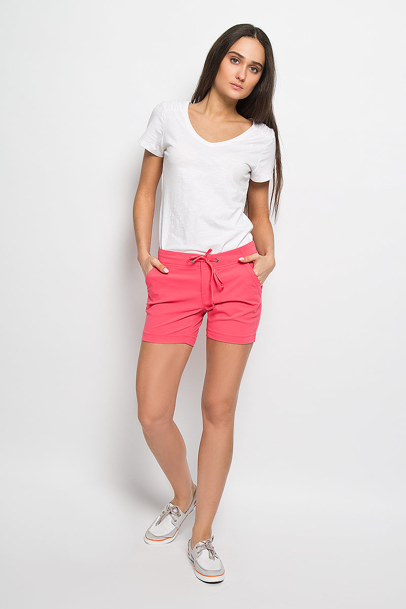 Шорты женские Anytime Outdoor Short. 15791511579151_673 Шорты женские Anytime Outdoor Short. 15791511579151_673Короткие женские шорты Columbia Anytime Outdoor Short станут прекрасным дополнением к летнему гардеробу. Они изготовлены из высококачественных материалов с водоотталкивающей пропиткой, мягкие и приятные на ощупь, не сковывают движения, обеспечивая наибольший комфорт. Модель застегивается на пластиковую застежку-молнию и металлическую кнопку, а также дополнена затягивающемся шнурком. Спереди шорты дополнены двумя втачными карманами с косыми краями. Эти шорты идеальный вариант для жарких летних дней.